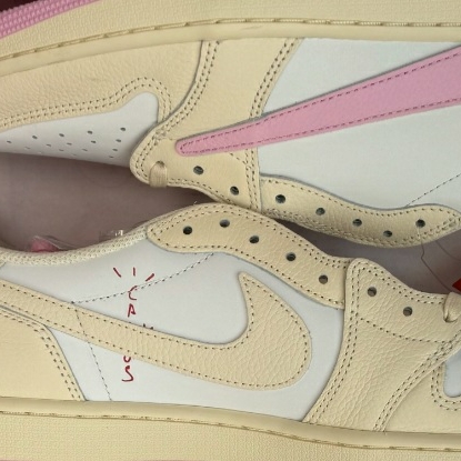 Jordan 1 x Travis Scott Retro Low OG SP Muslin Shy Pink 착용 스타일