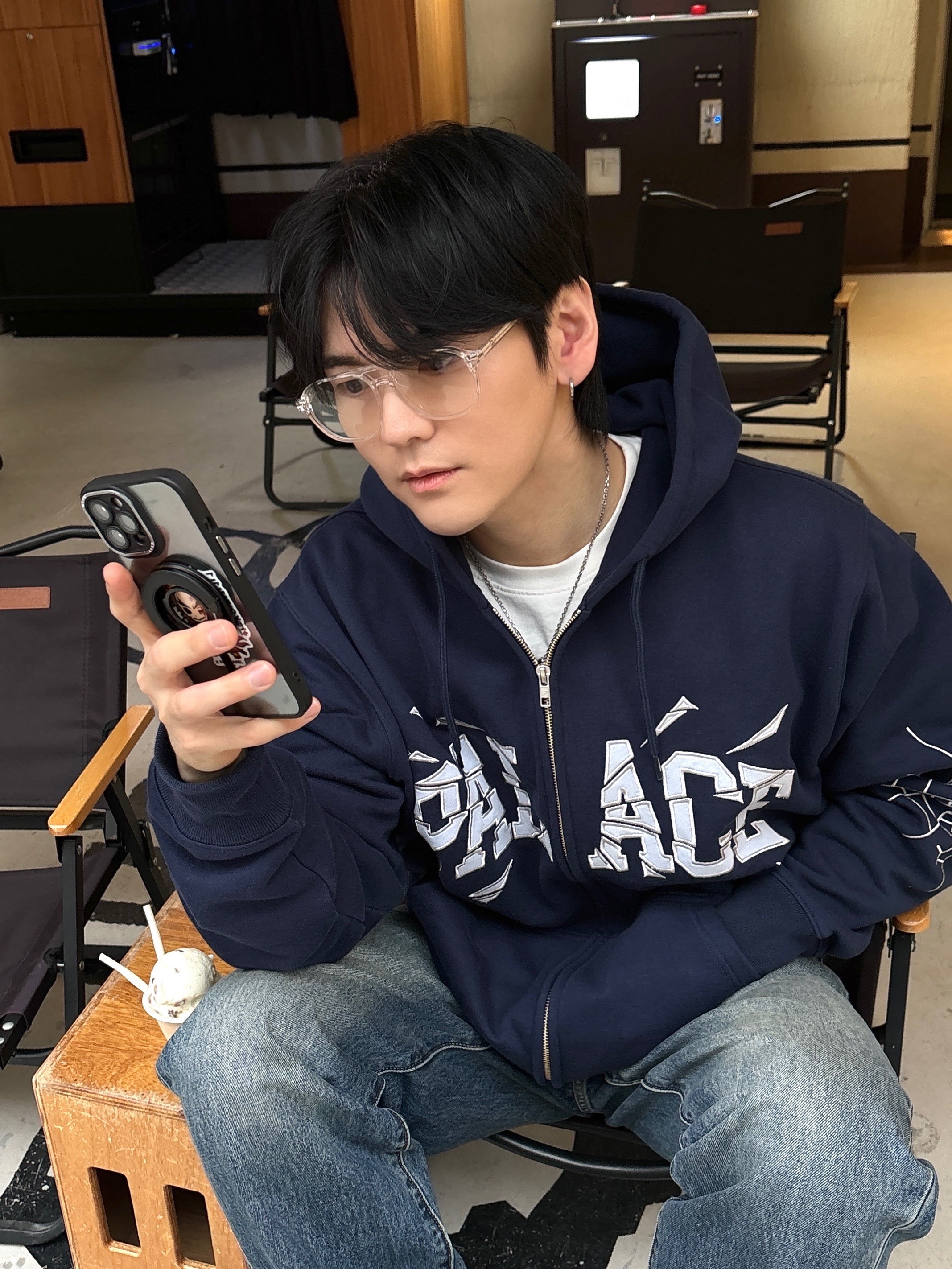 Palace Shatter Zip Hood Navy - 24FW, Dr. Martens 1461 MT Black 착용 스타일 - 1