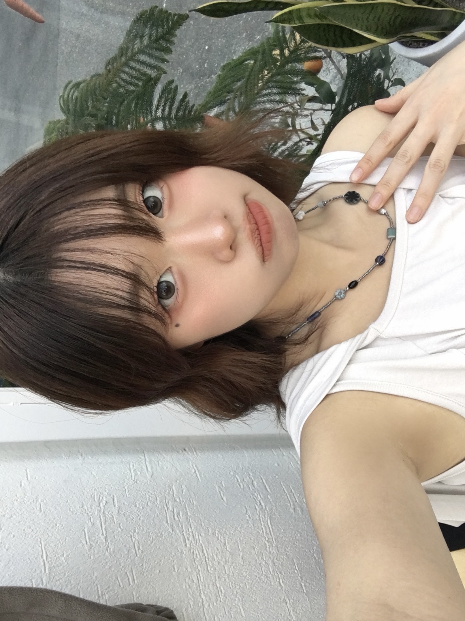 Riomeu Smoke Blue Milky Way Necklace 착용 스타일 - 1