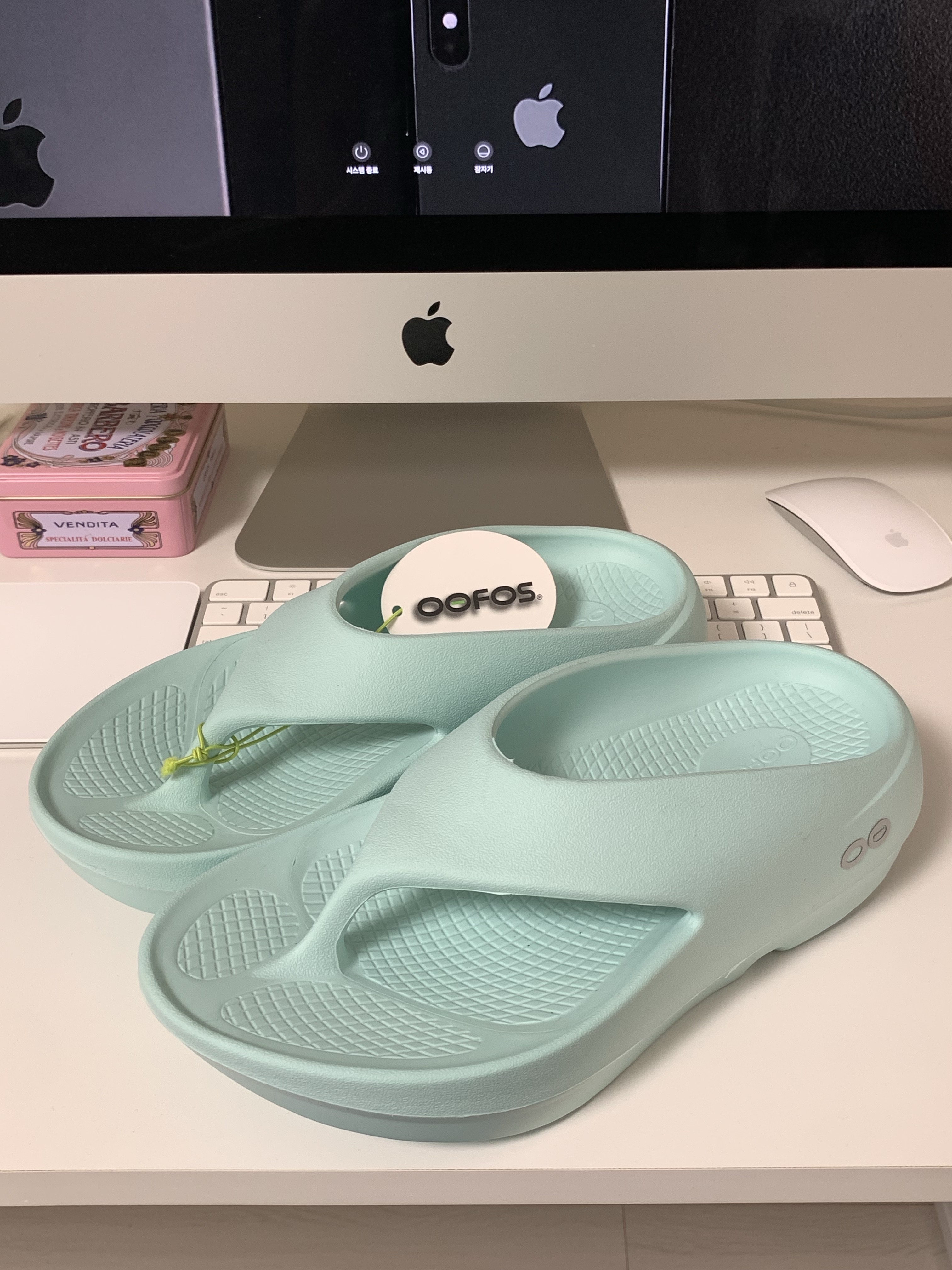 [10% 적립] OOFOS OOriginal + Bright Lime Unisex Flip-Flops 착용 스타일 - 2