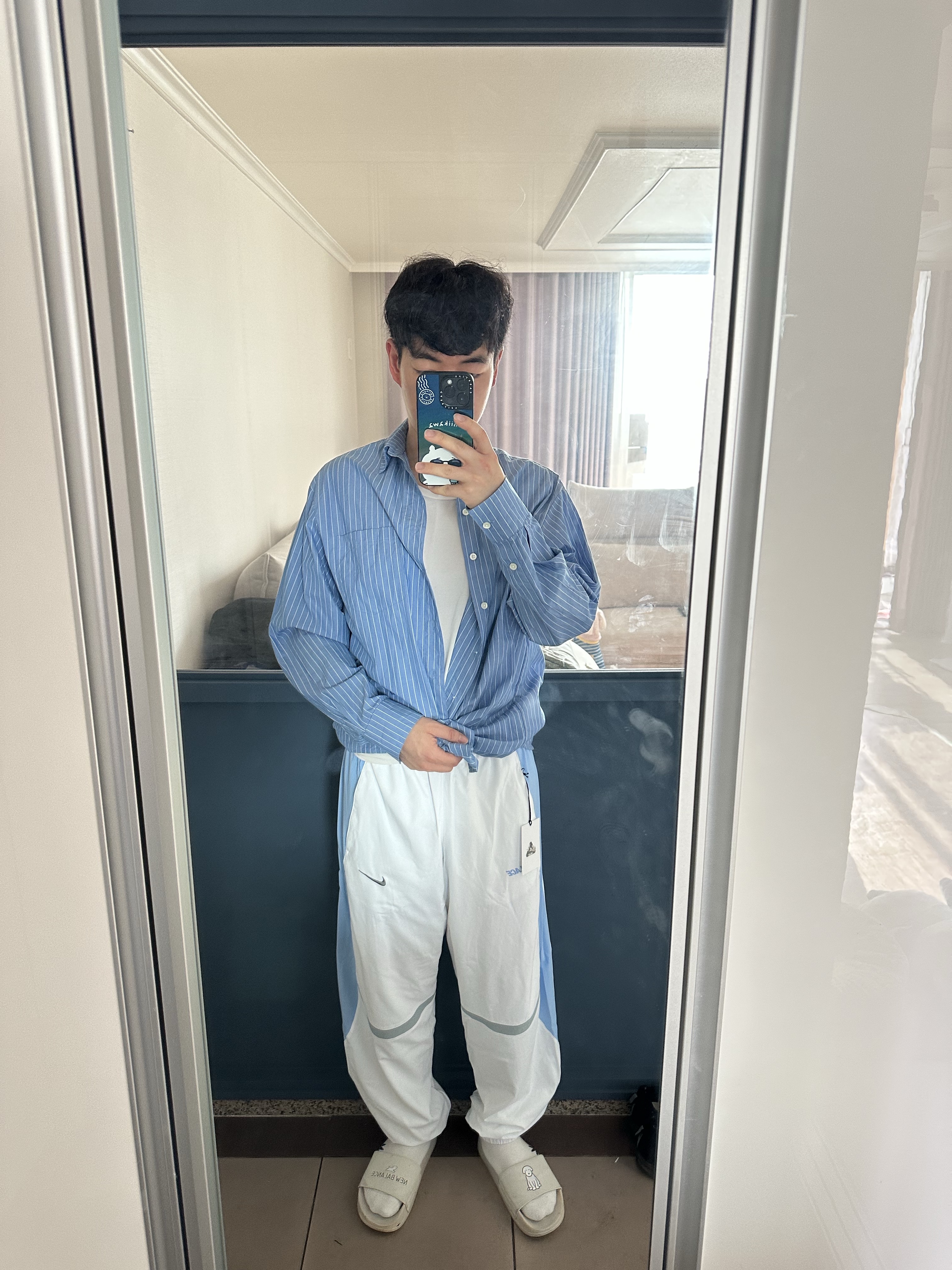 Palace x Nike Track Bottom White - 26SS 착용 스타일