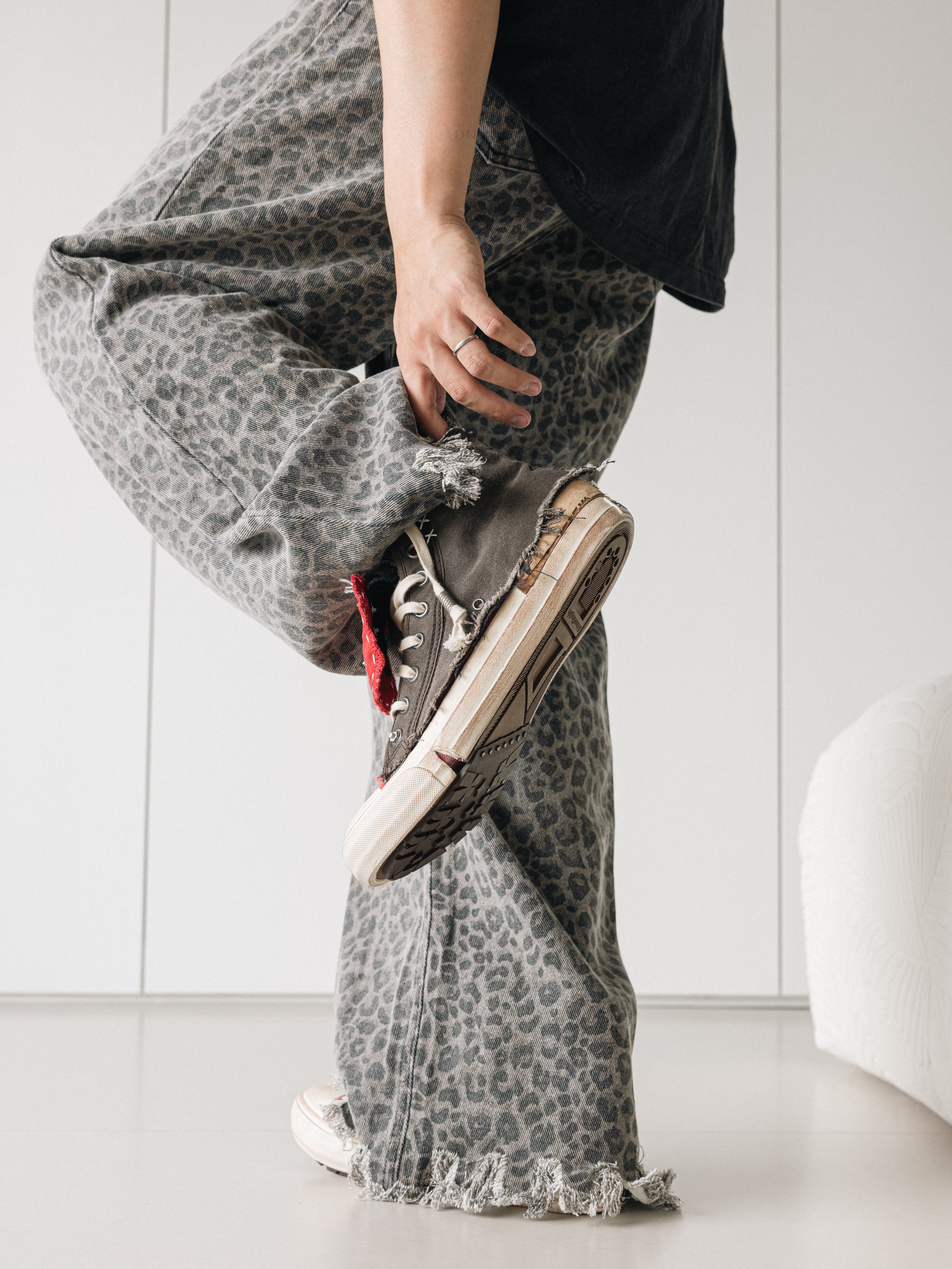 Maison Margiela Loved to Death Sneakers Red Brown 착용 스타일 - 1
