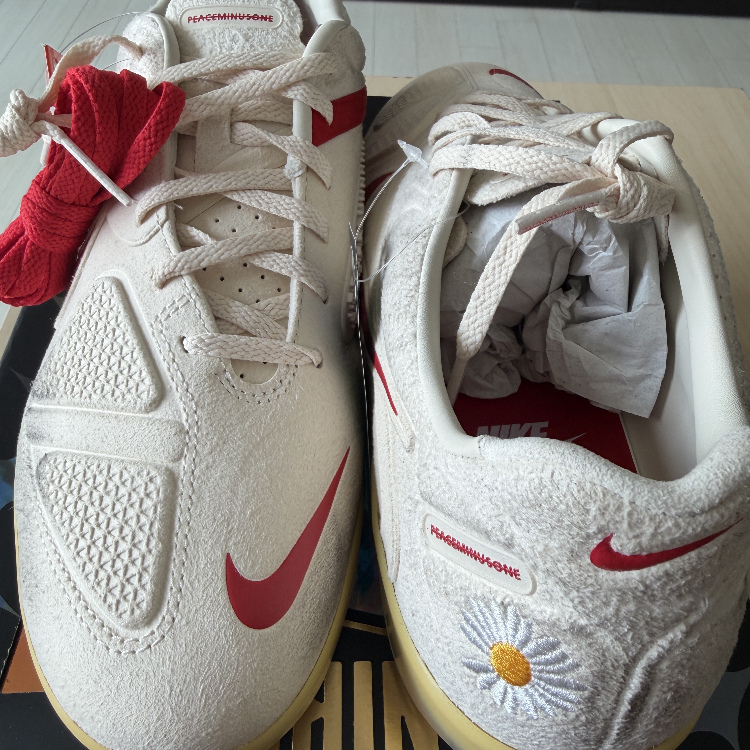 Nike x Peaceminusone Cryoshot CTR360 Natural and University Red 착용 스타일 - 2