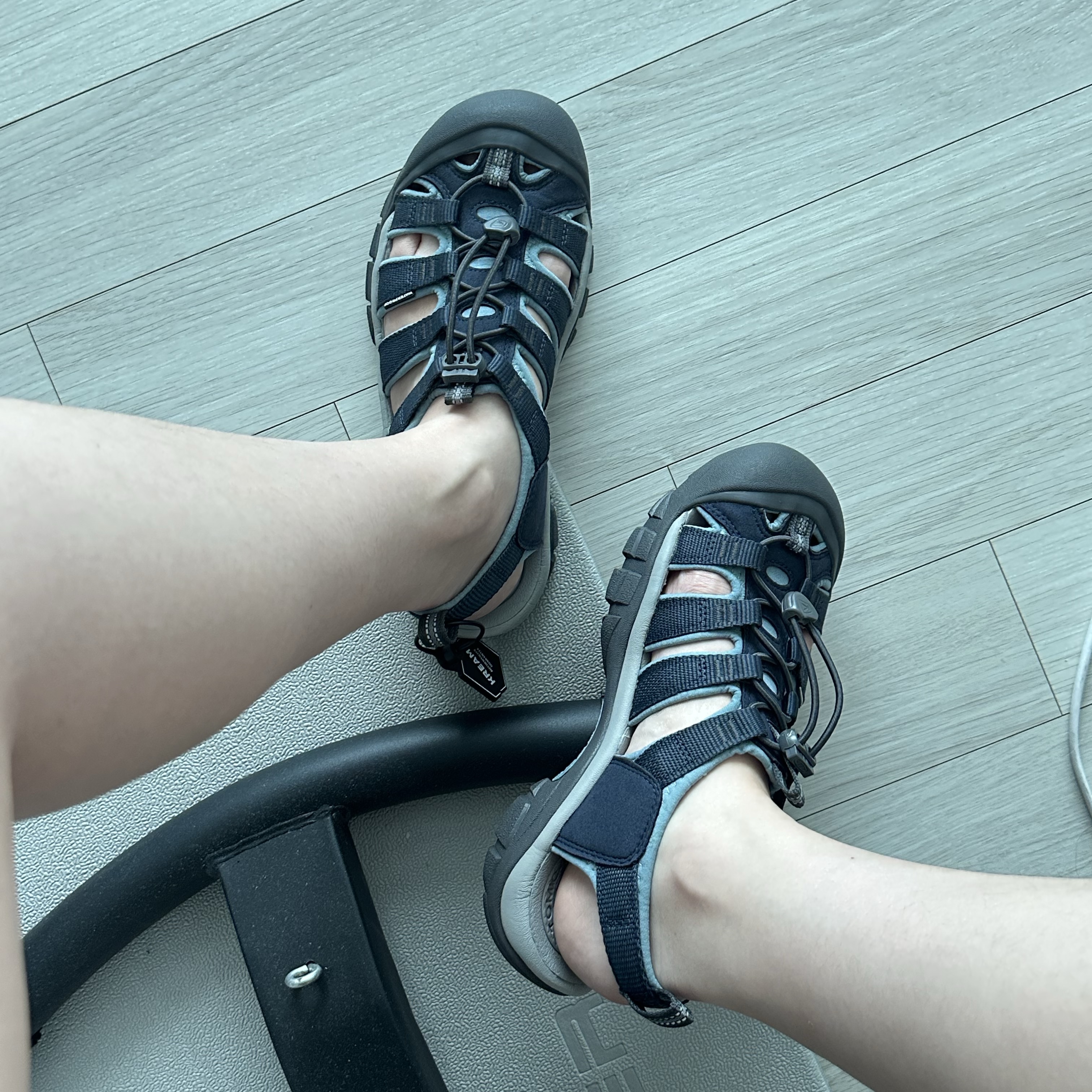 (W) Keen Newport H2 Navy Magnet 착용 스타일