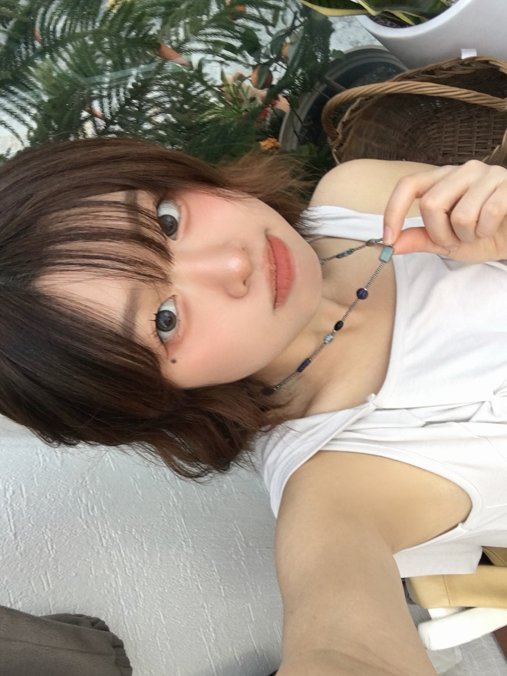 Riomeu Smoke Blue Milky Way Necklace 착용 스타일 - 2