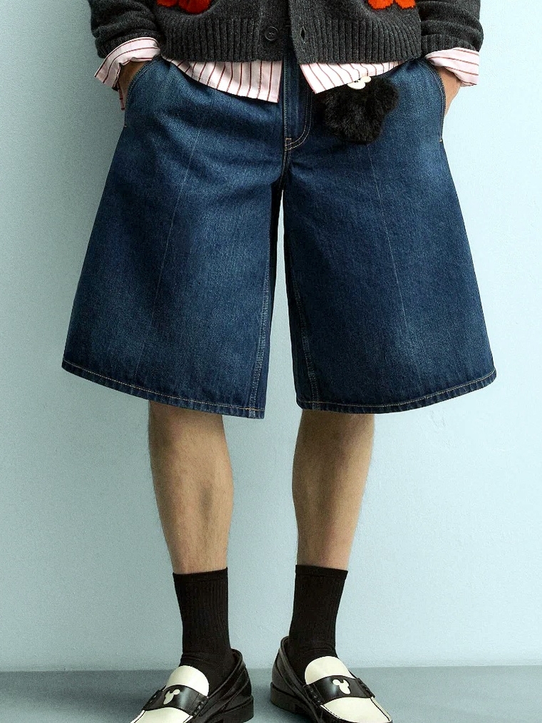 Zara x Disney x Harry Lambert Denim Bermuda Jorts Indigo Blue, Levi's x Jordan Baggy Shorts Indigo 착용 스타일