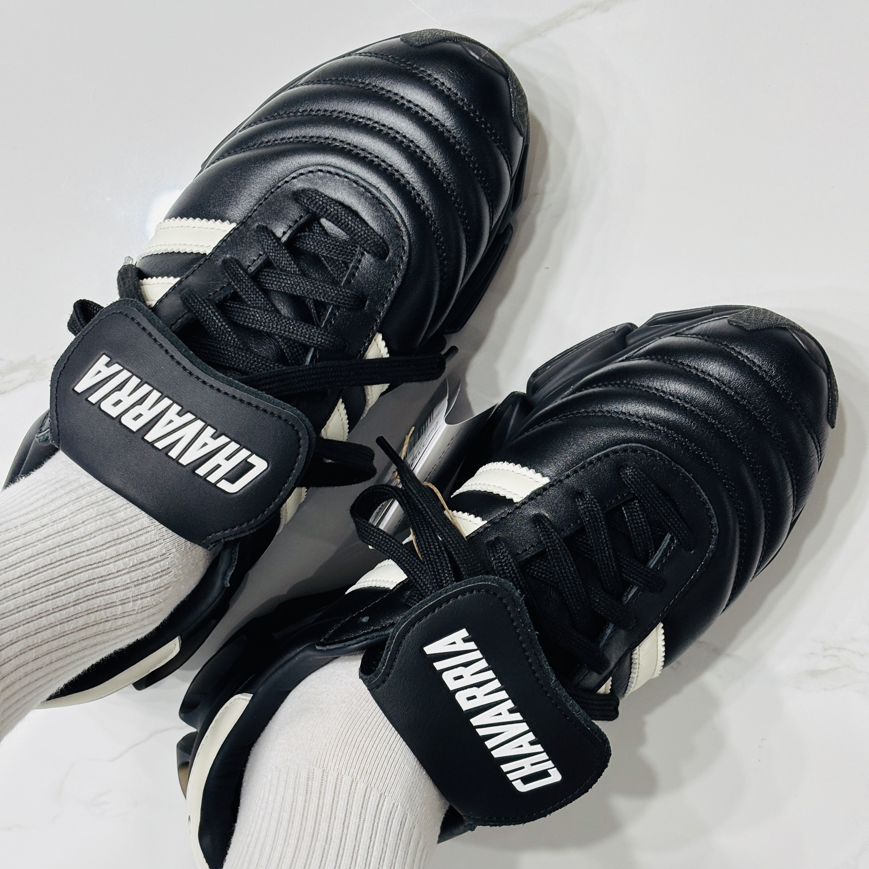 Adidas x Willy Chavarria Megaride WC Core Black Off White 착용 스타일 - 2