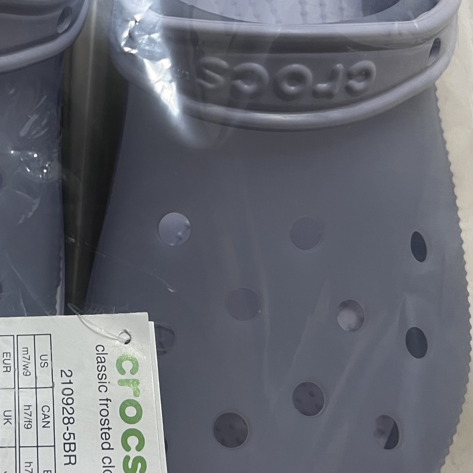 Crocs Classic Frosted Clog Purple Moon 착용 스타일