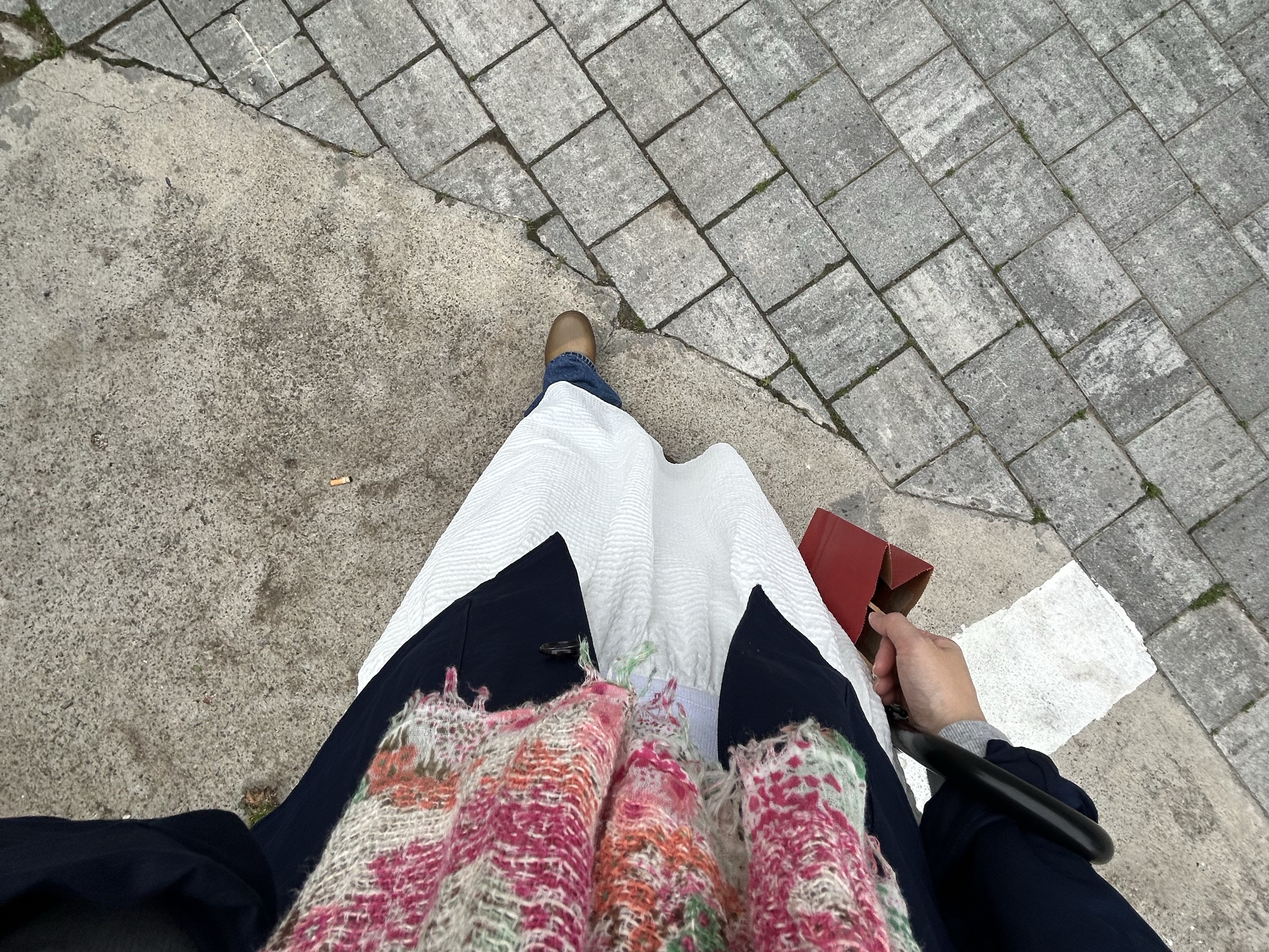 Plasticana Gardana Clog Chanvre, Uniqlo x JW Anderson Straight Jeans Blue 착용 스타일 - 3