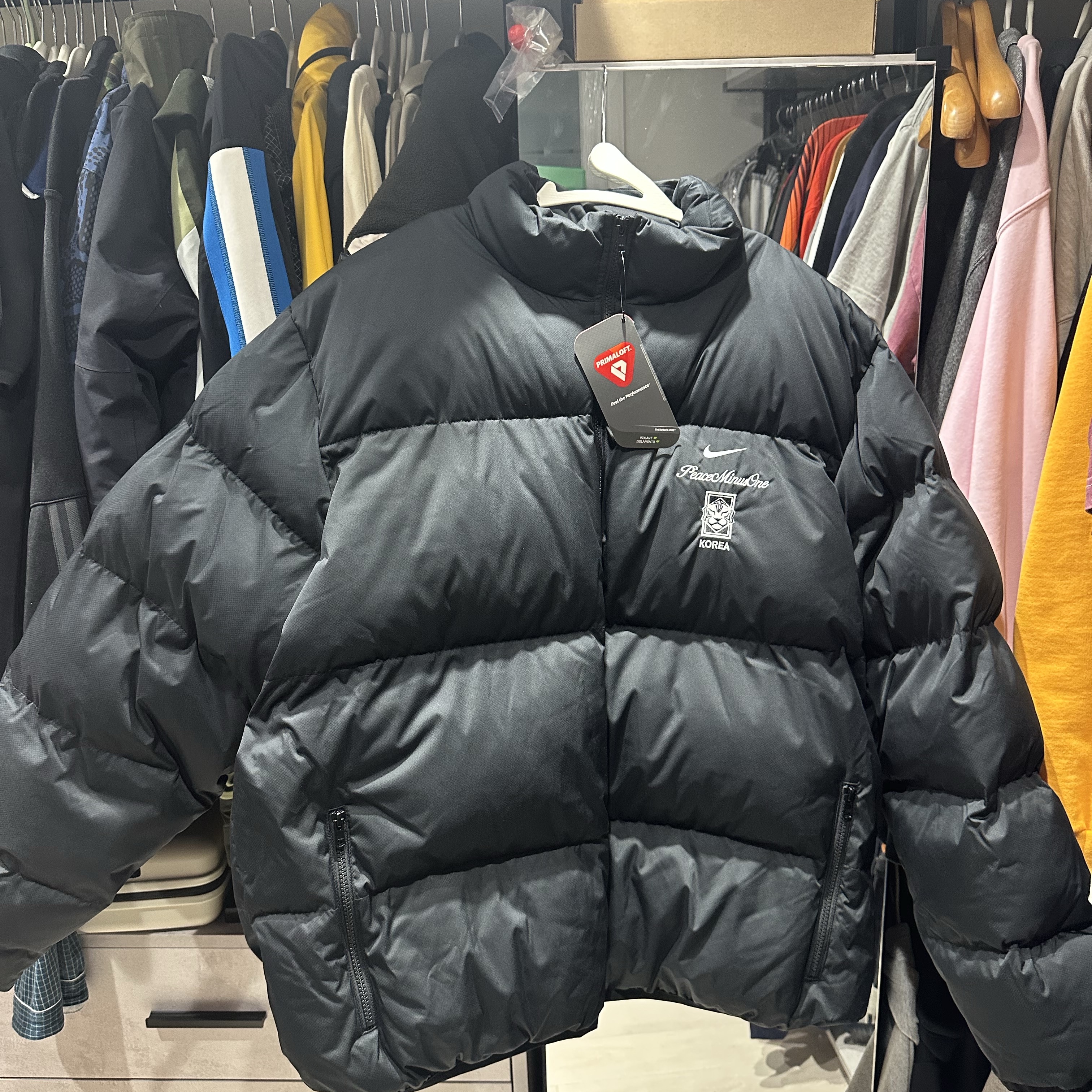 Nike x Peaceminusone Korea Puffer Jacket Black (IM3224-010) 착용 스타일 - 3