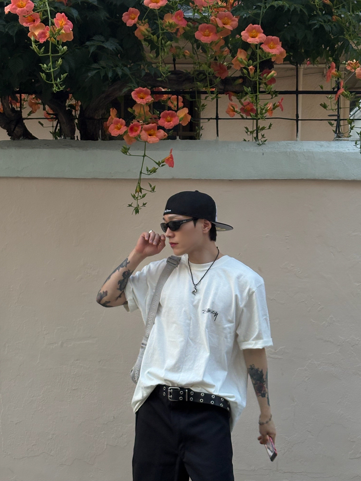 Supreme Bones Box Logo New Era Black - 25SS, Stussy Serpent Pigment Dyed T-Shirt Natural 착용 스타일 - 2