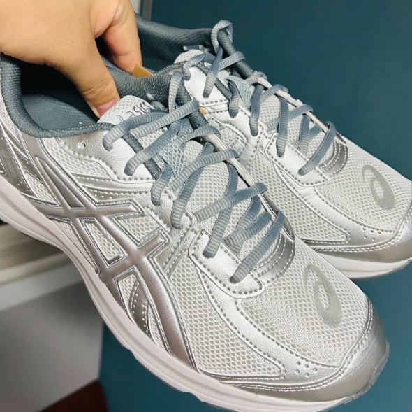Asics Jog 100 S SMU Glacier Grey Pure Silver - 2E Wide 착용 스타일