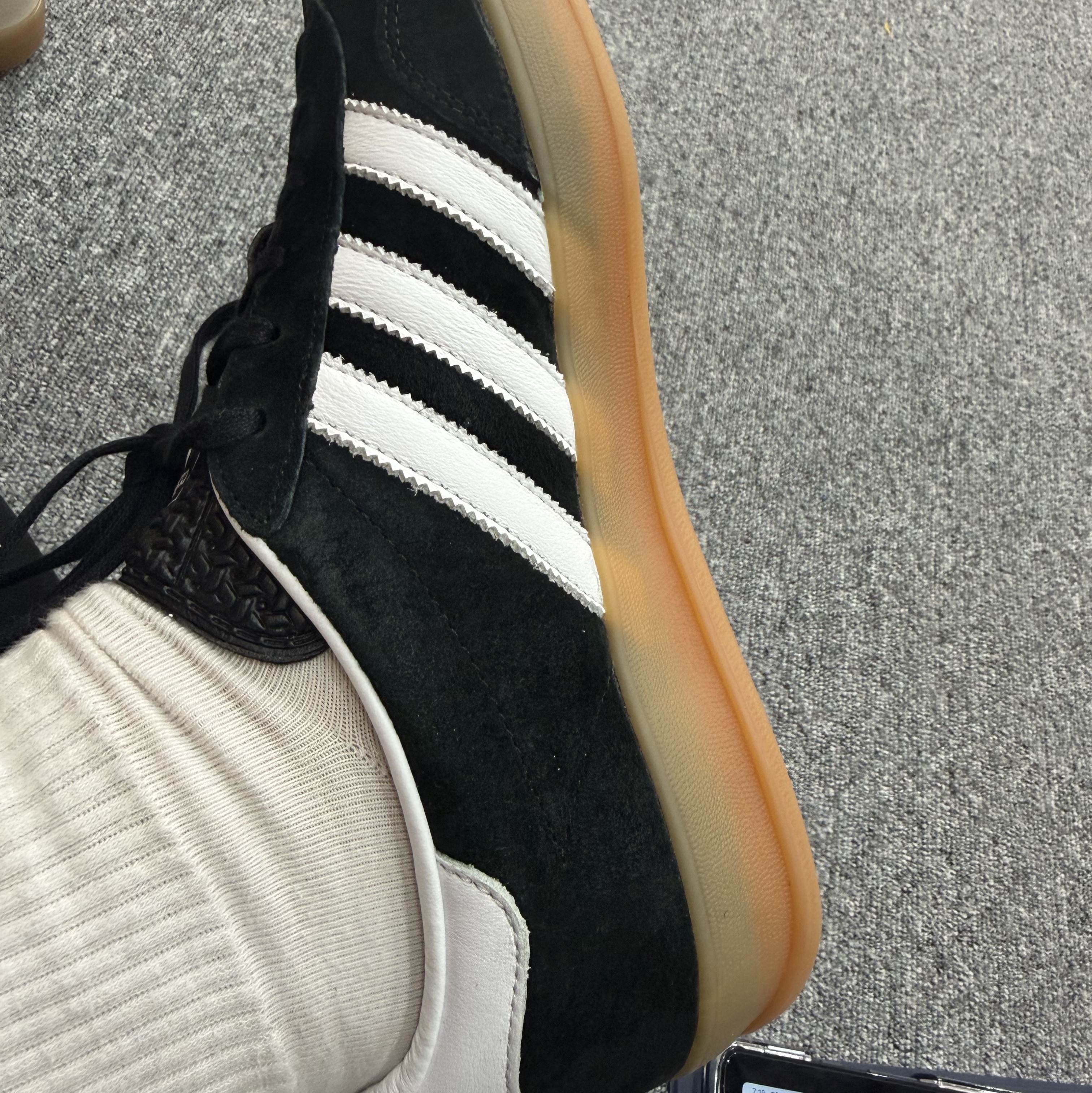 Adidas Gazelle Indoor Core Black 착용 스타일
