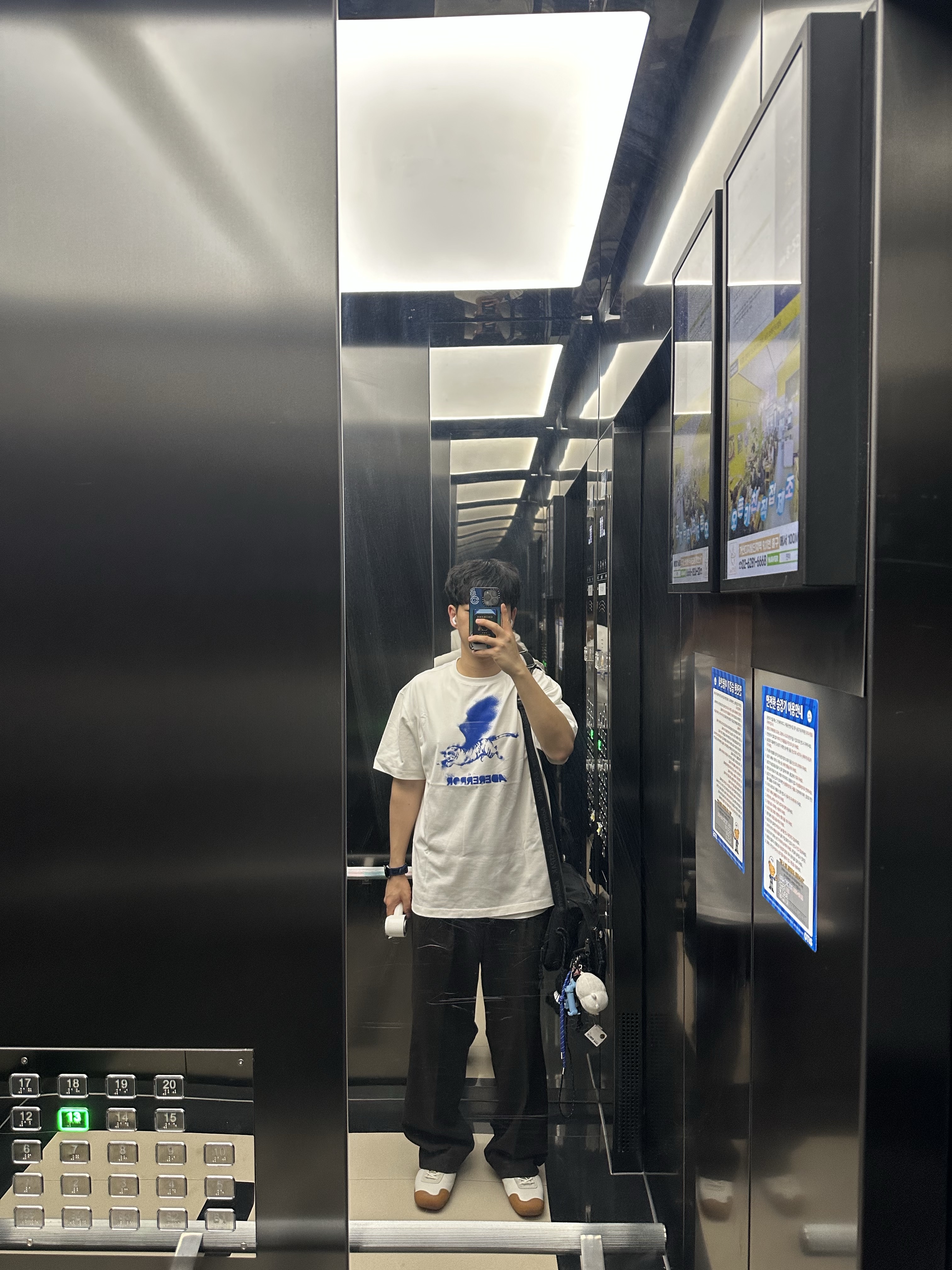 Ader Error Aiger T-Shirt Off White 착용 스타일