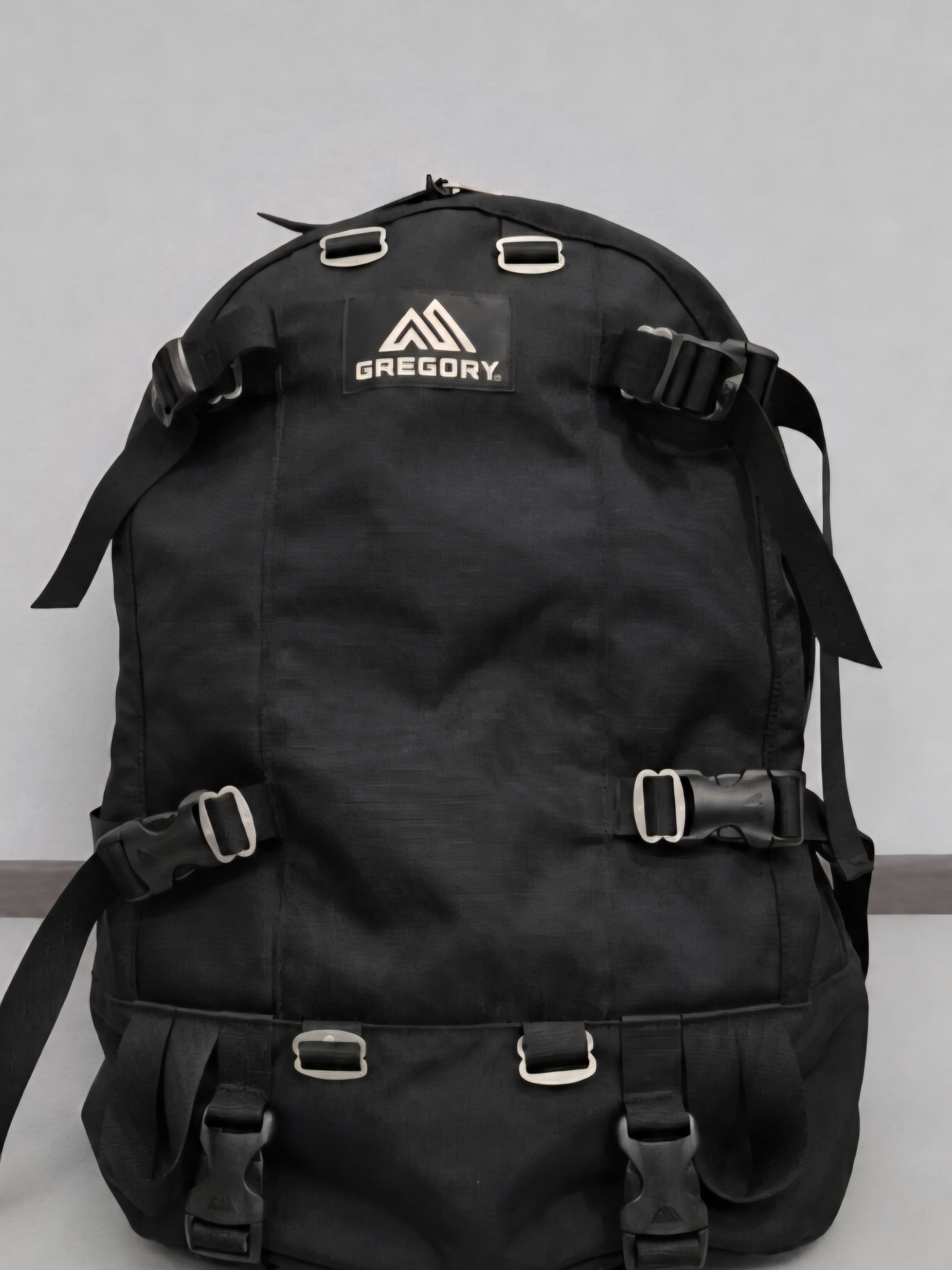Gregory Day and Half Backpack Black Ballistic 착용 스타일