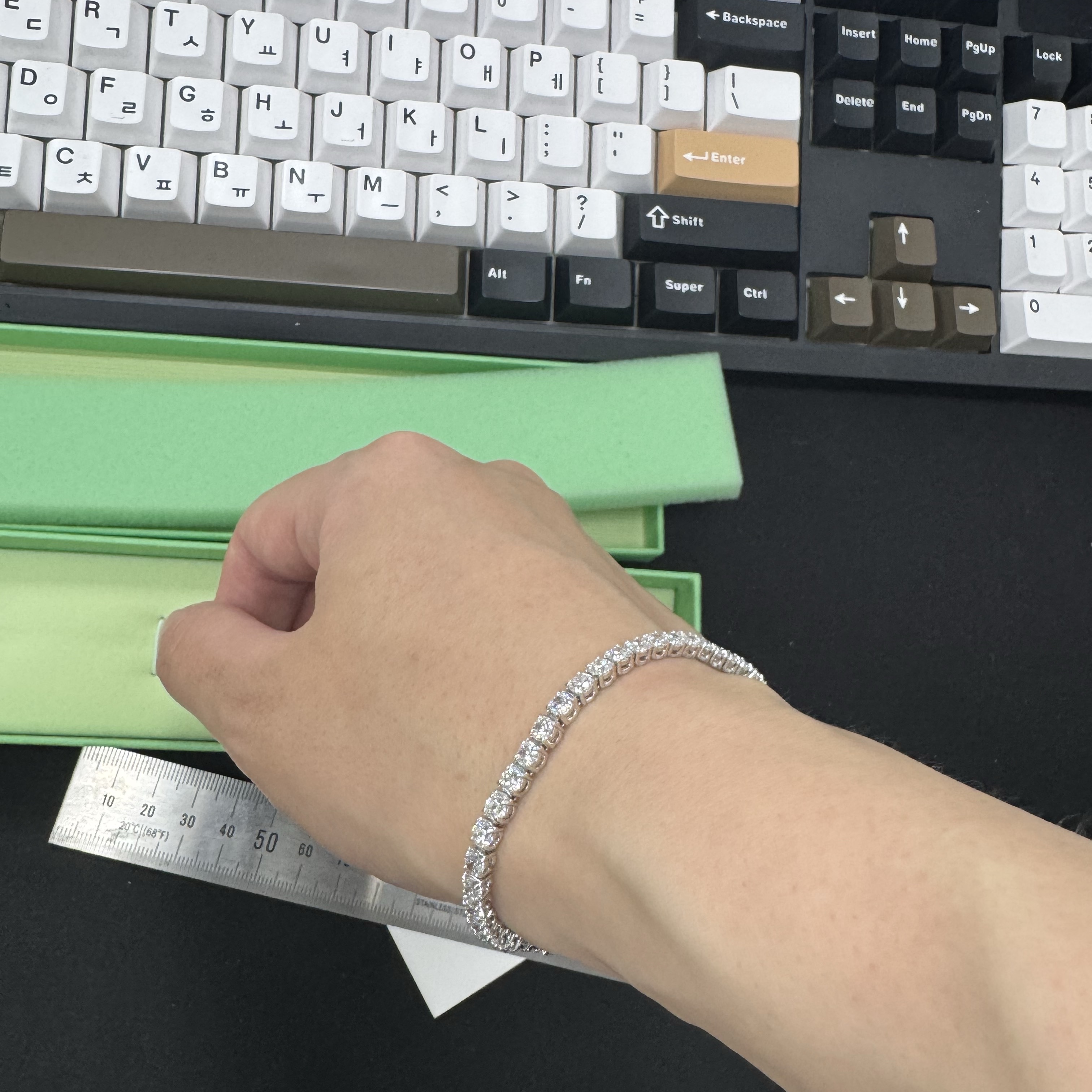 (W) Swarovski Matrix Tennis Bracelet White Rhodium Plated 착용 스타일 - 3