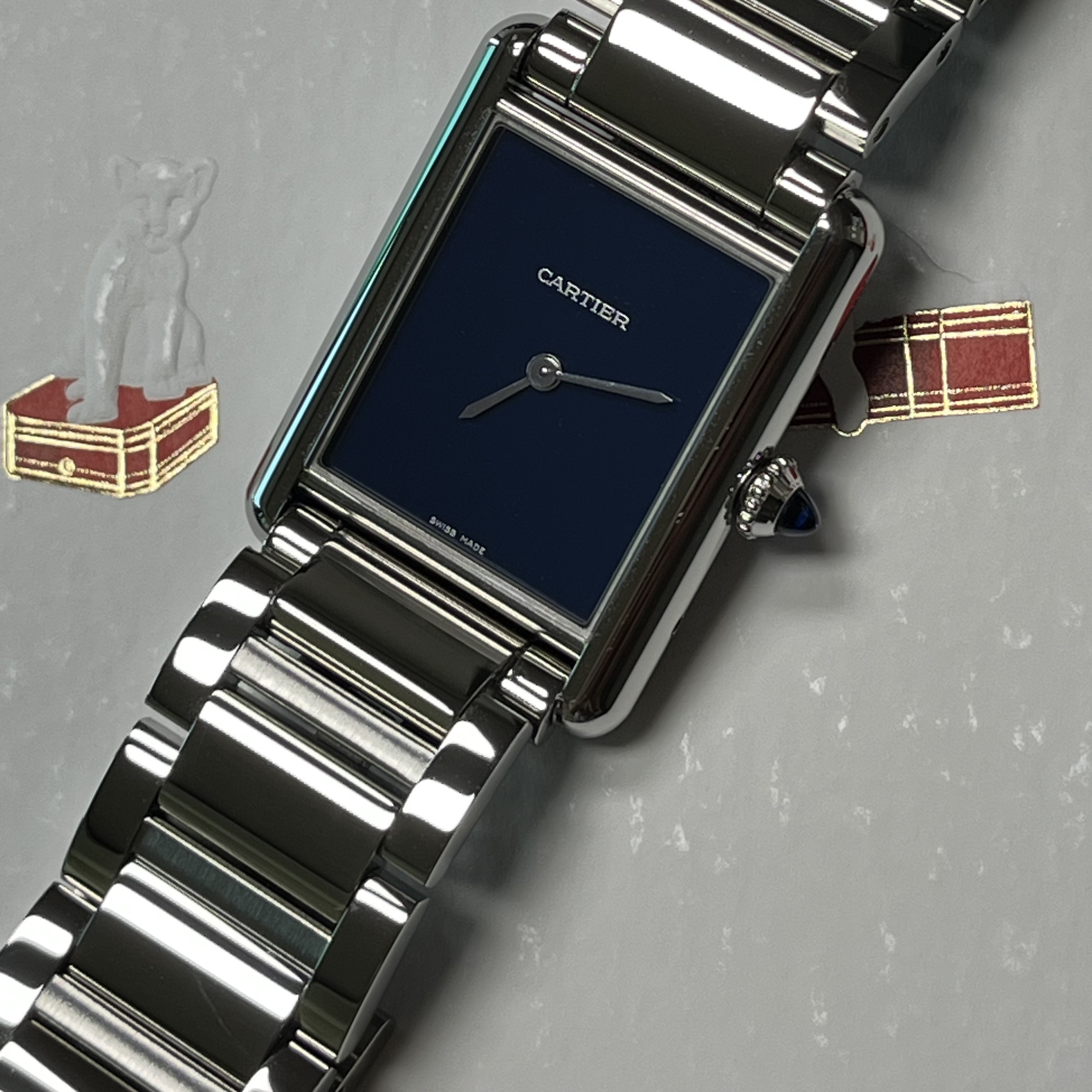 Cartier Tank Must Watch Large Quartz Steel Alligator Skin Blue 착용 스타일 - 1