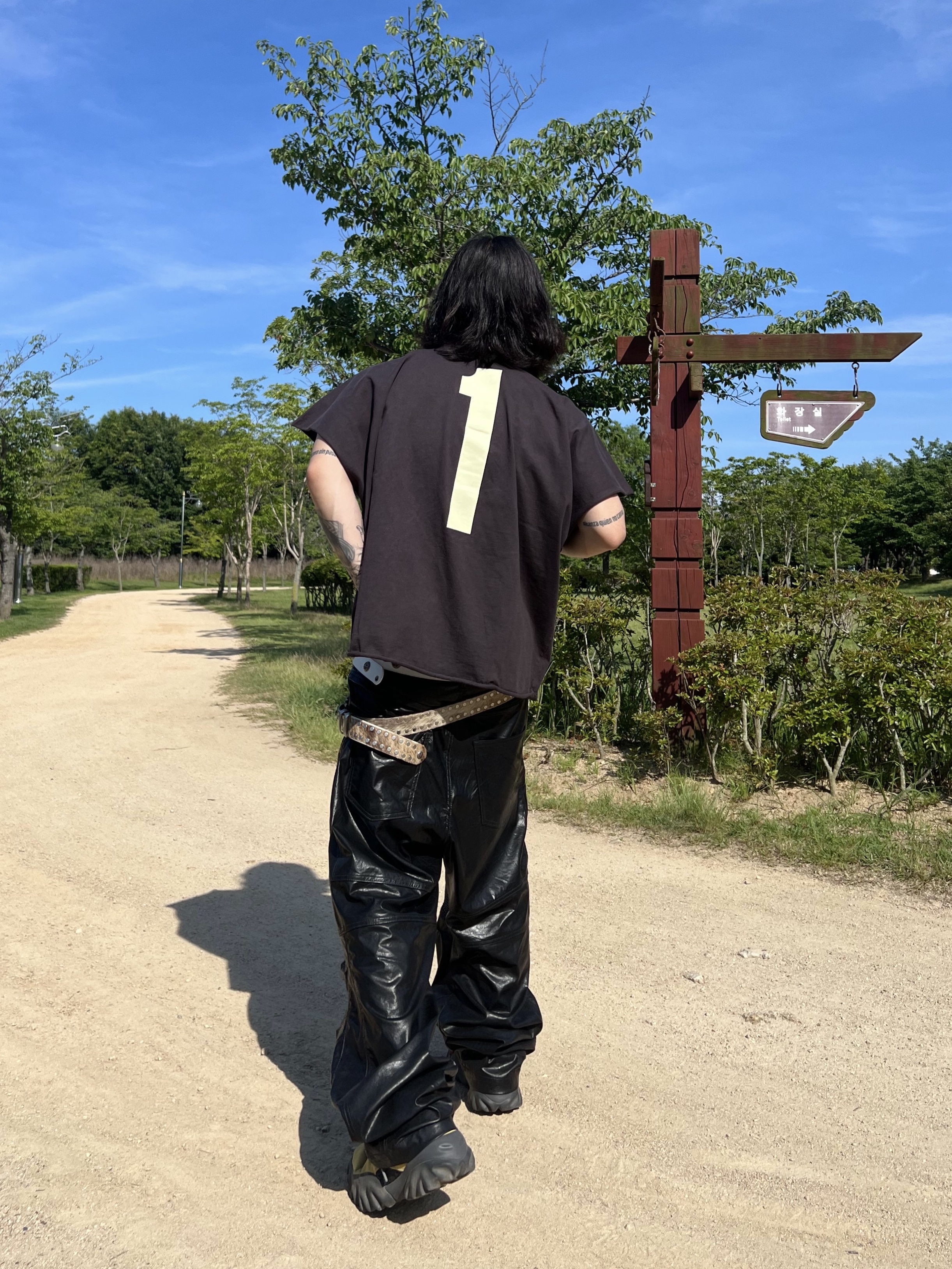 Yeezy One Box T-Shirt Black, Oakley Factory Team Suede Flesh Edge Boots Yellow 착용 스타일 - 9
