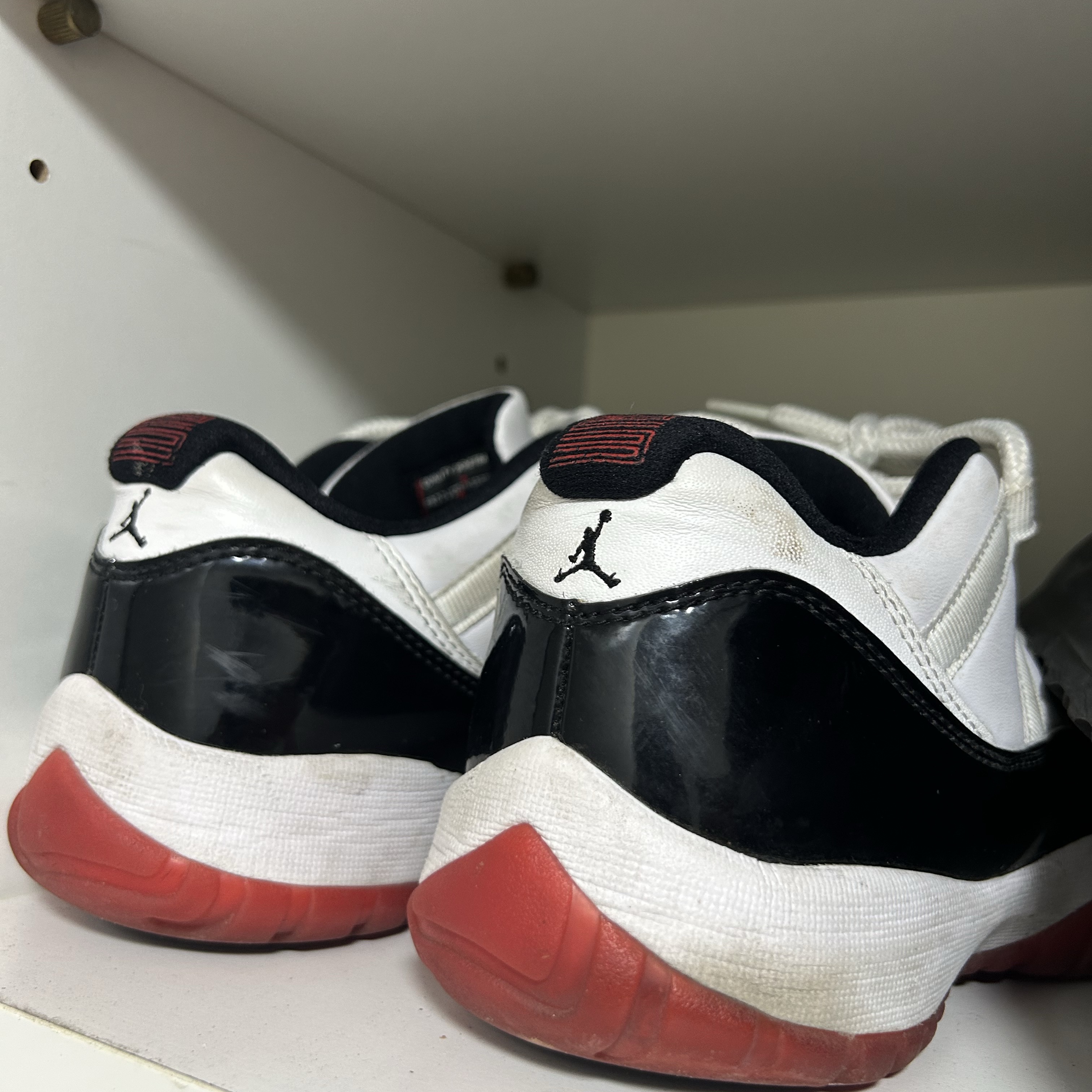 Jordan 11 Retro Low Concord Bred 착용 스타일