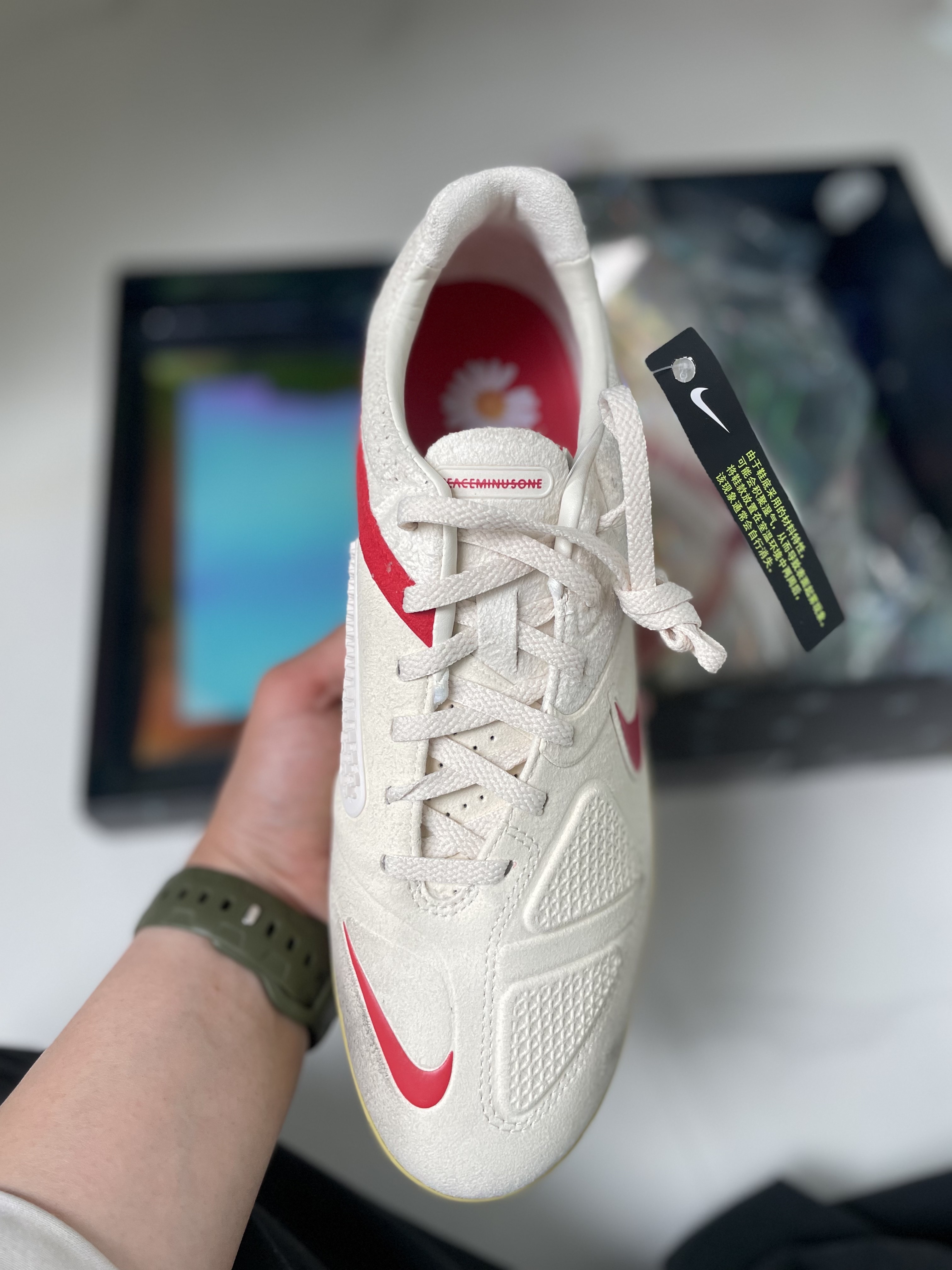 Nike x Peaceminusone Cryoshot CTR360 Natural and University Red 착용 스타일 - 1