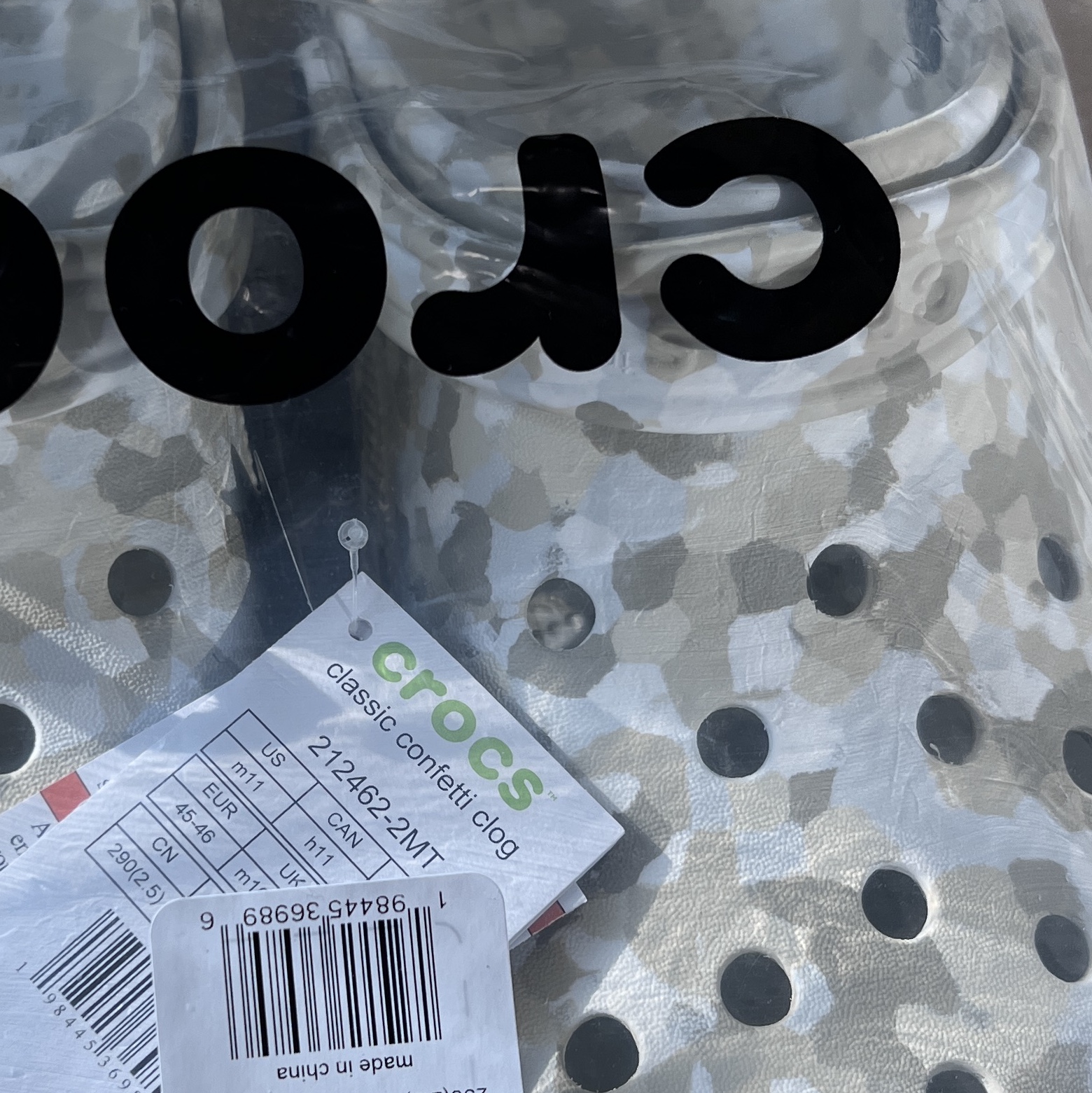 Crocs Classic Confetti Clog Summit White Multi 착용 스타일