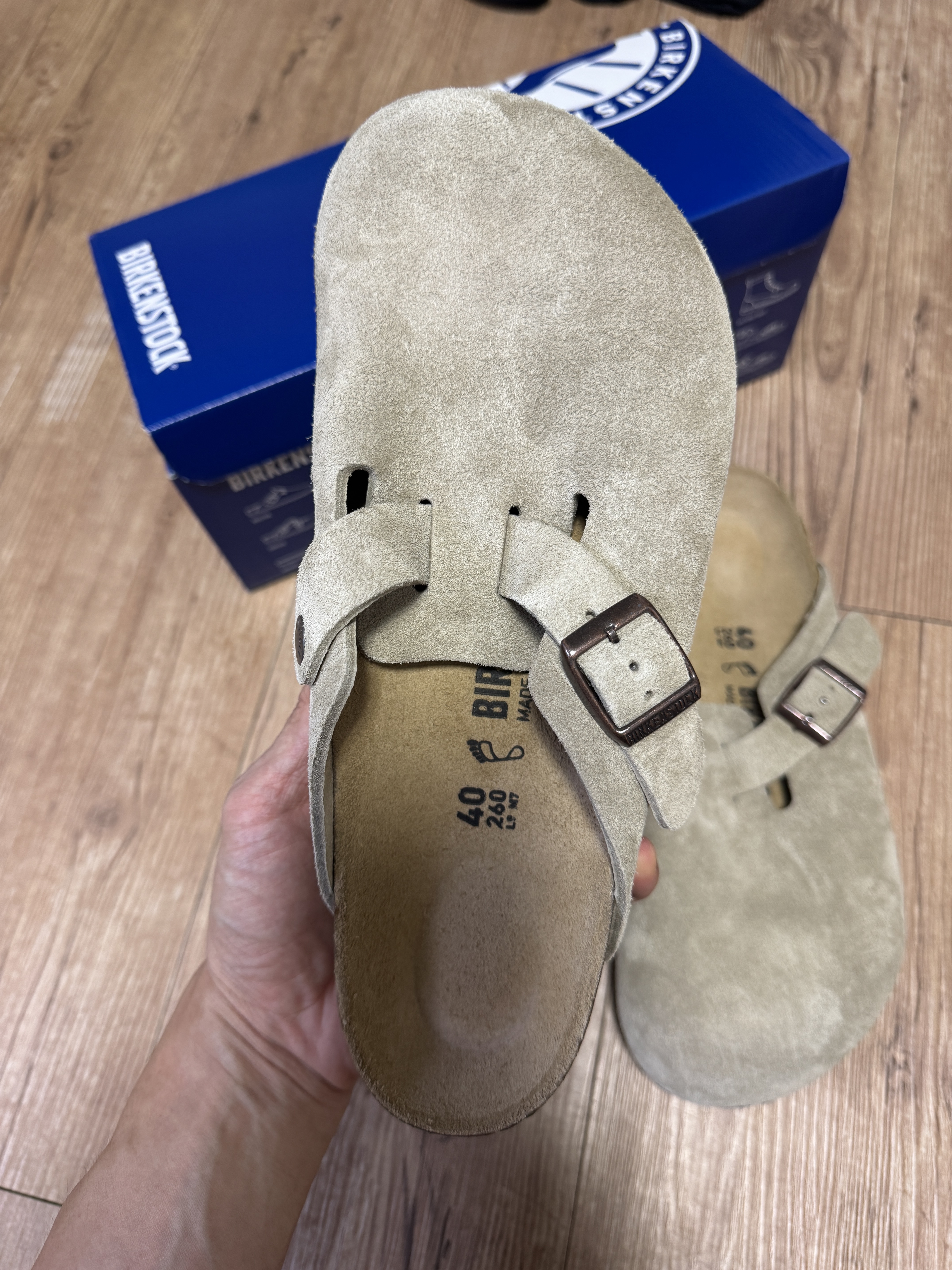 Birkenstock Boston Soft Footbed Taupe - Regular 착용 스타일 - 2