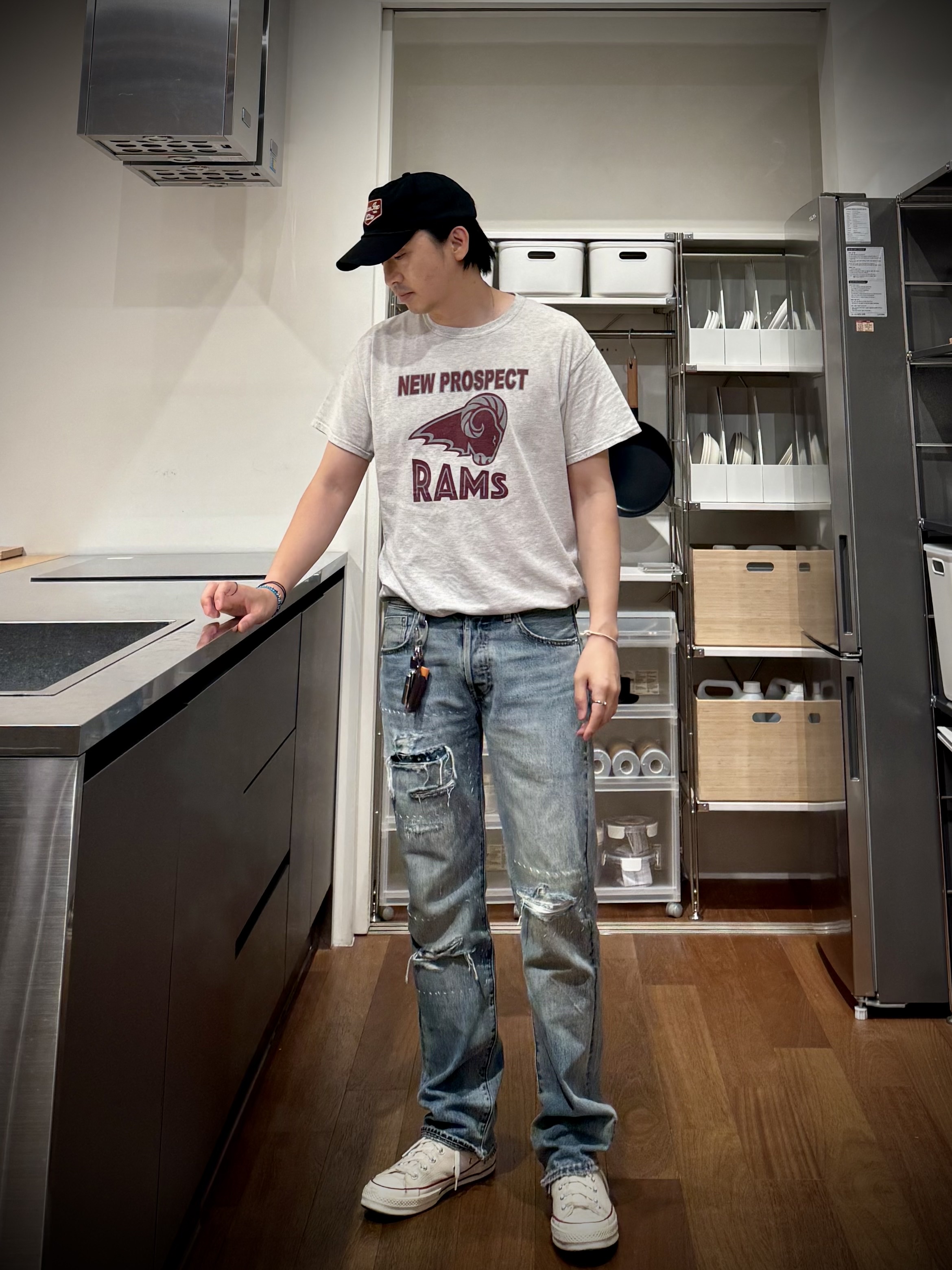 Levi's 501 Original Jeans Medium Indigo, Honor The Gift Honor Inc Trucker Cap Black - 25SS 착용 스타일 - 2