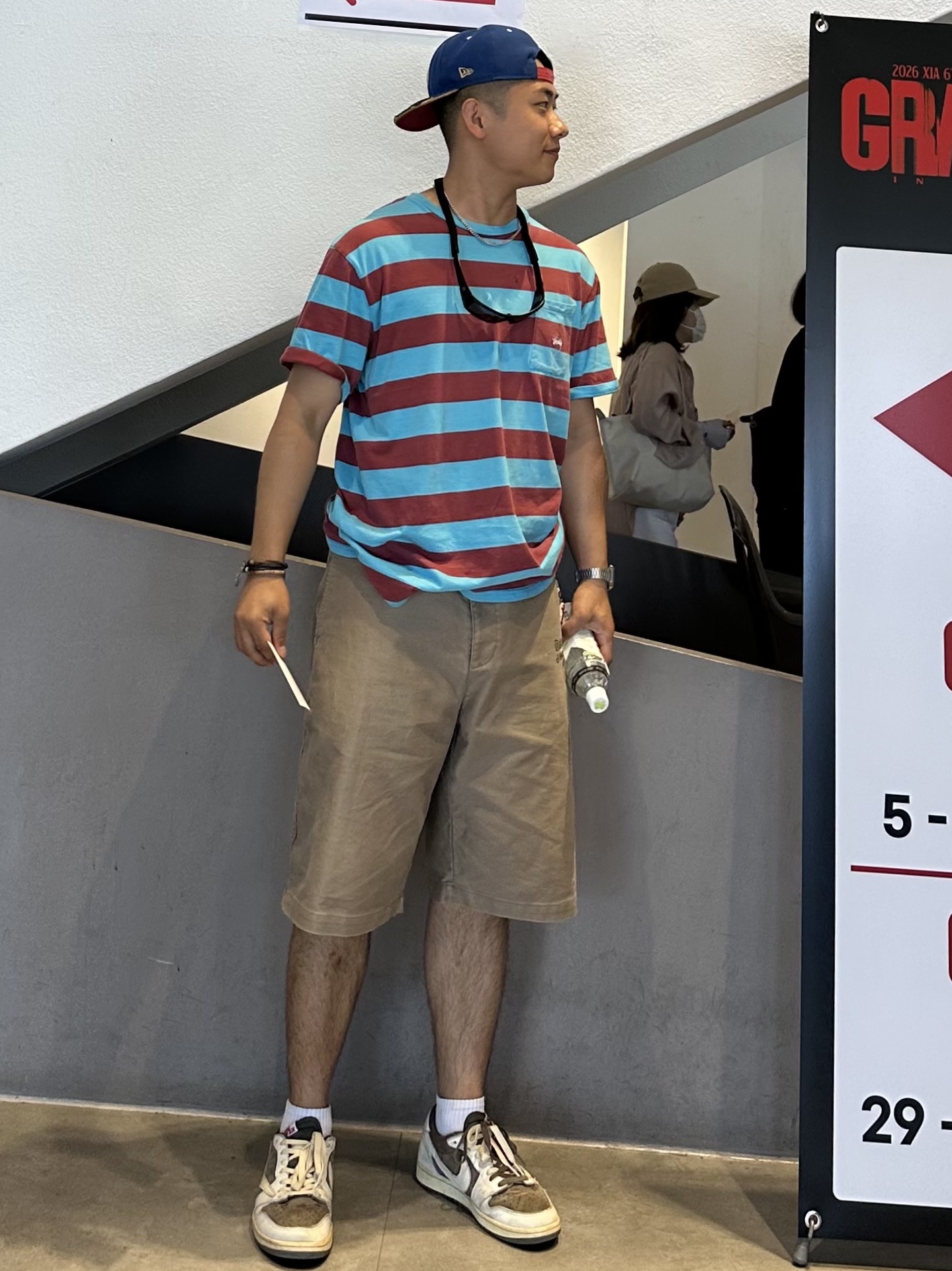 Thisisneverthat x Daniel Johnston Washed Shorts Khaki, Jordan 1 x Travis Scott Retro Low OG SP Sail and Ridgerock 착용 스타일