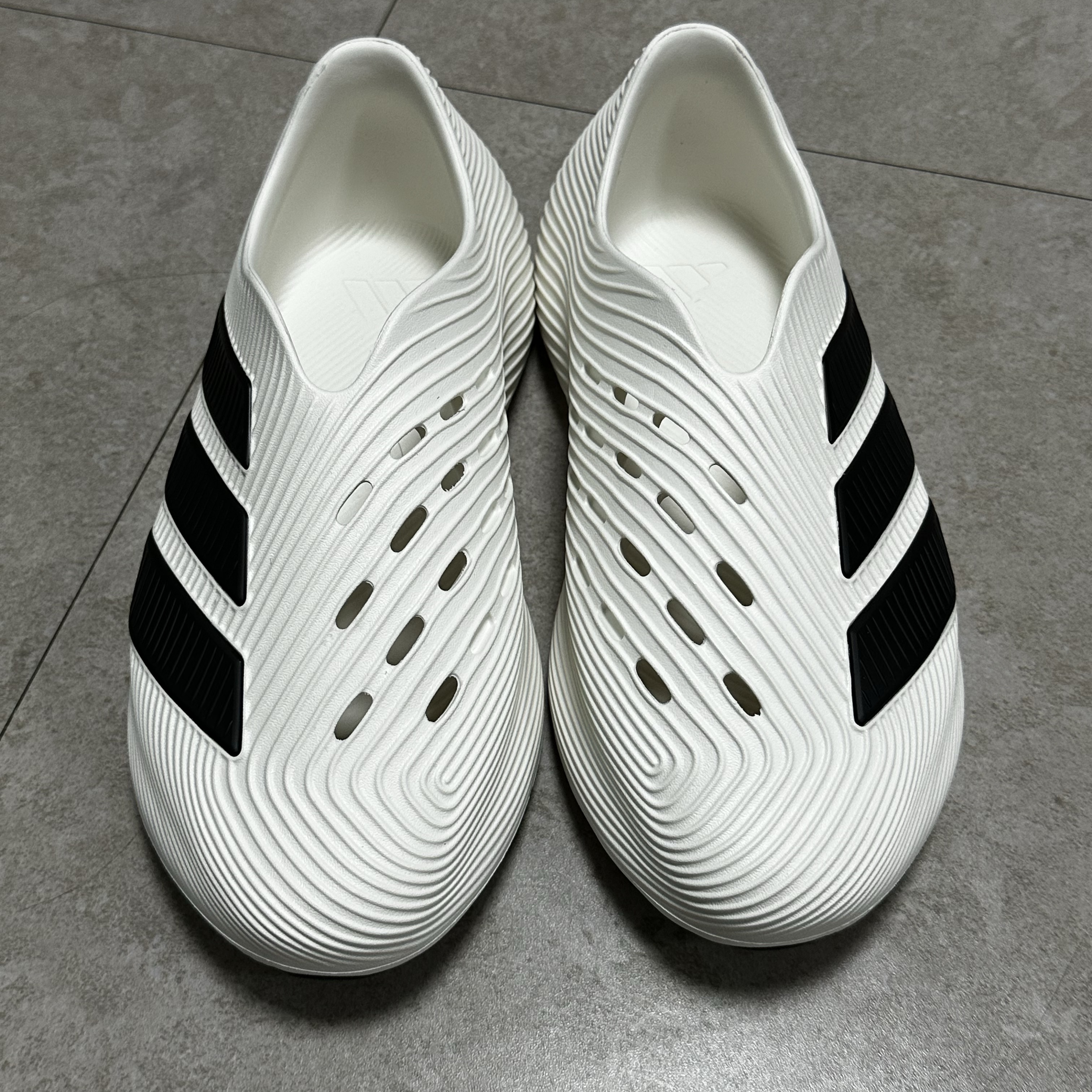 Adidas Purechill Core White Core Black 착용 스타일 - 2