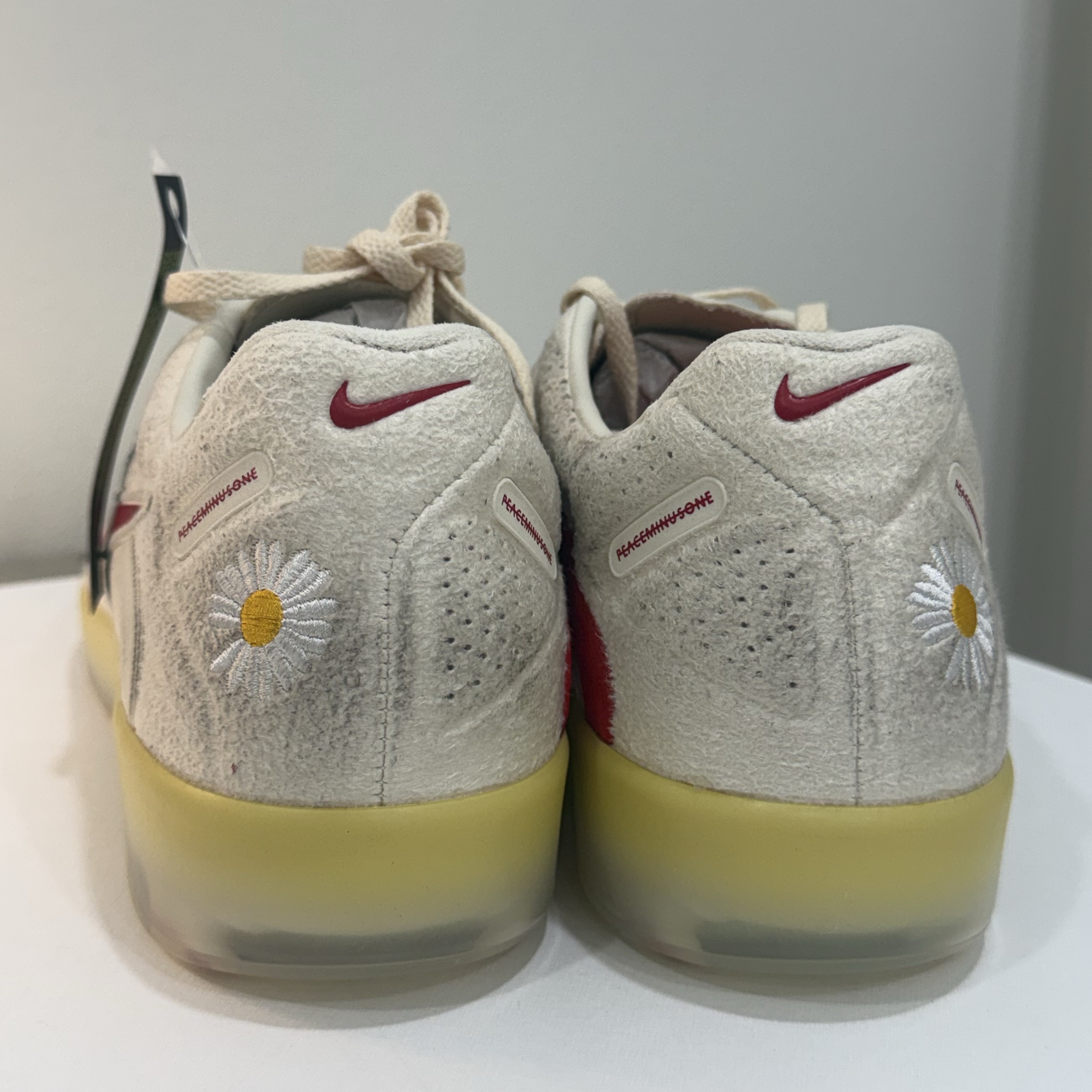 Nike x Peaceminusone Cryoshot CTR360 Natural and University Red 착용 스타일 - 2