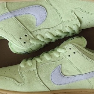Nike SB Dunk Low Light Liquid Lime and Black 착용 스타일
