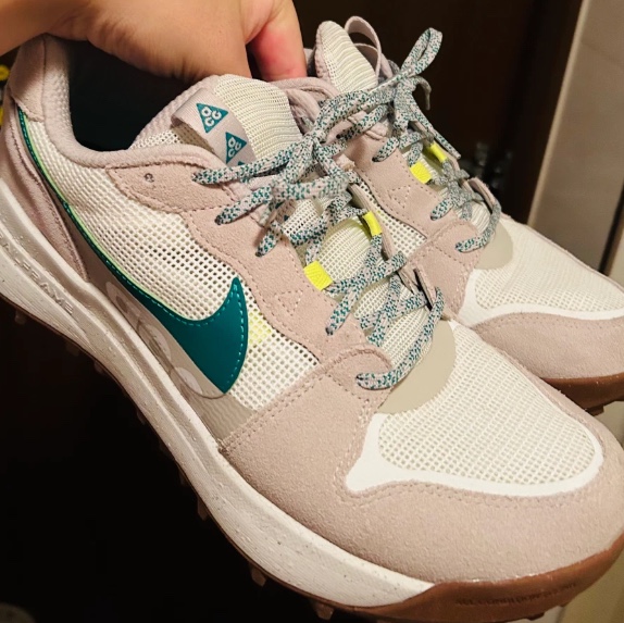 Nike ACG Lowcate Light Iron Ore 착용 스타일