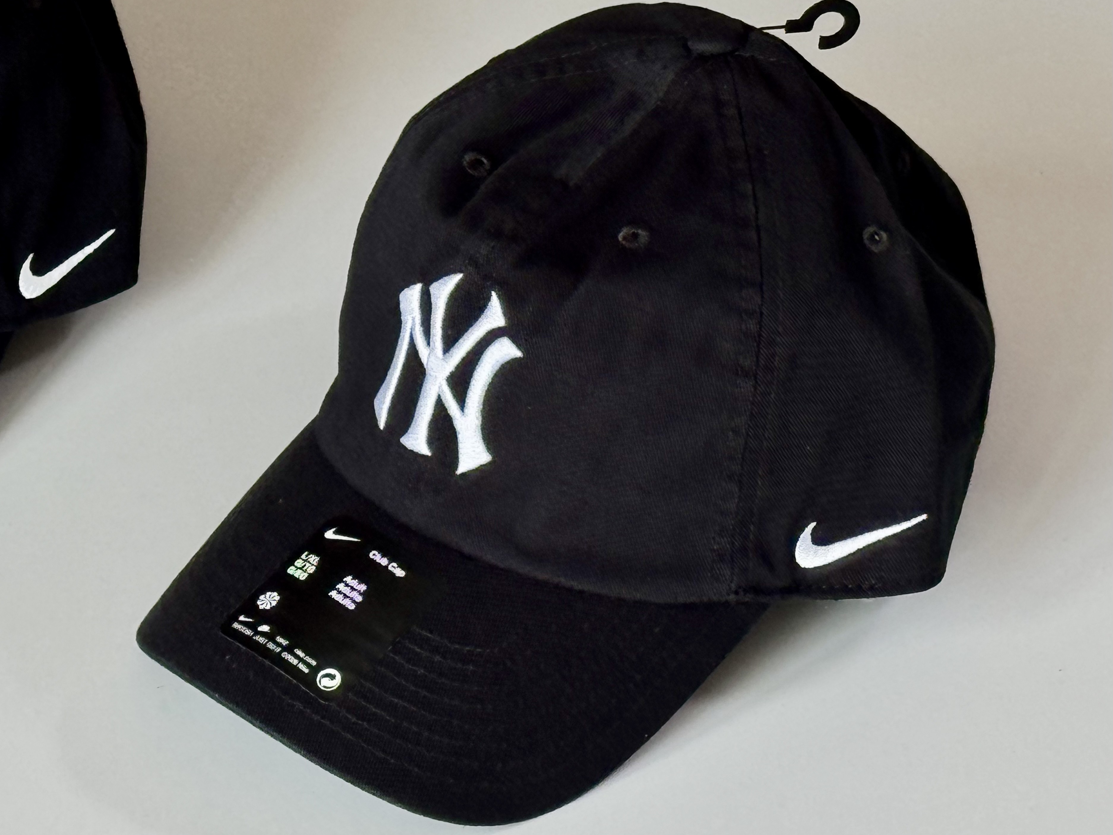 Nike New York Yankees Club Adjustable Hat Black 착용 스타일 - 2