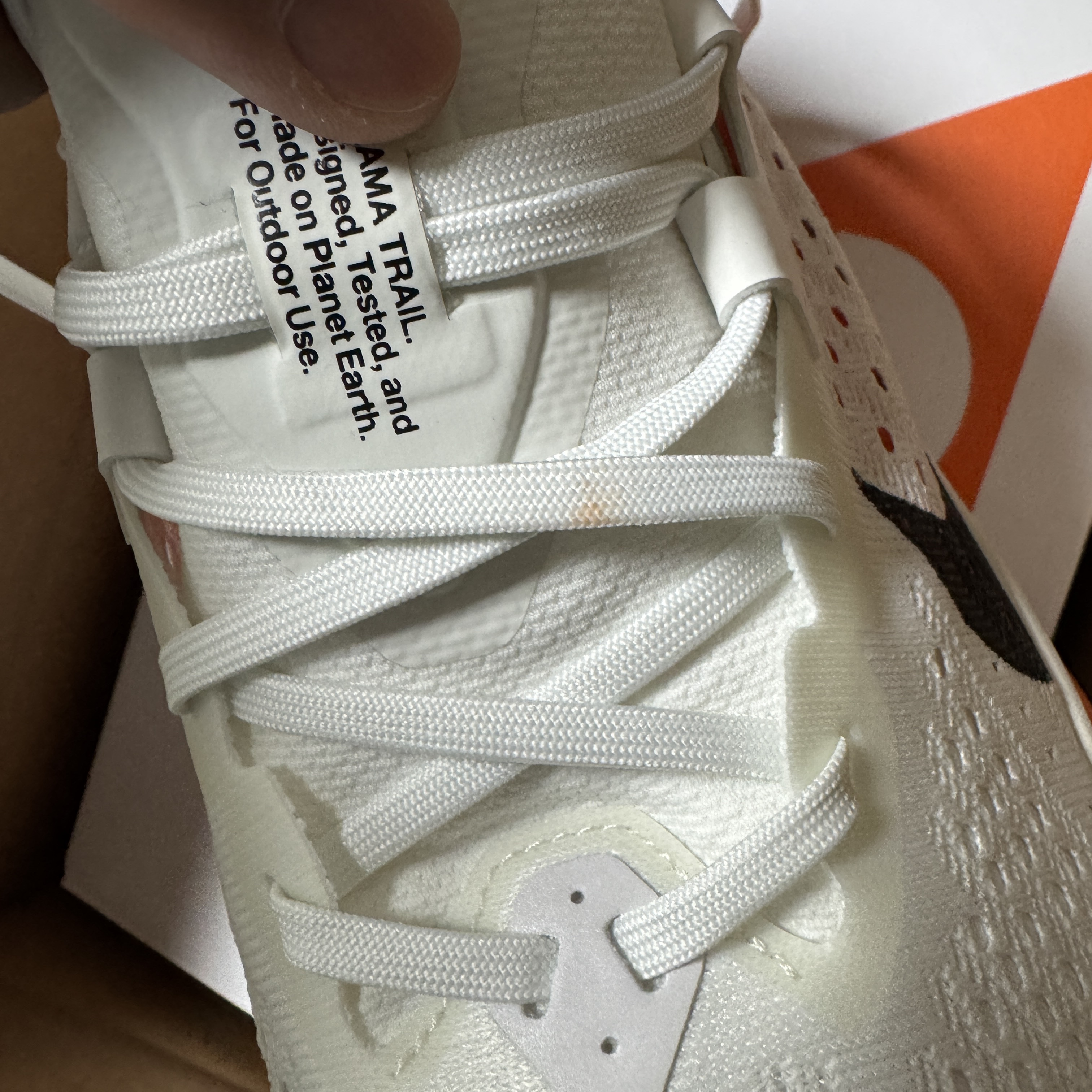 Nike ACG Zegama Summit White Phantom 착용 스타일