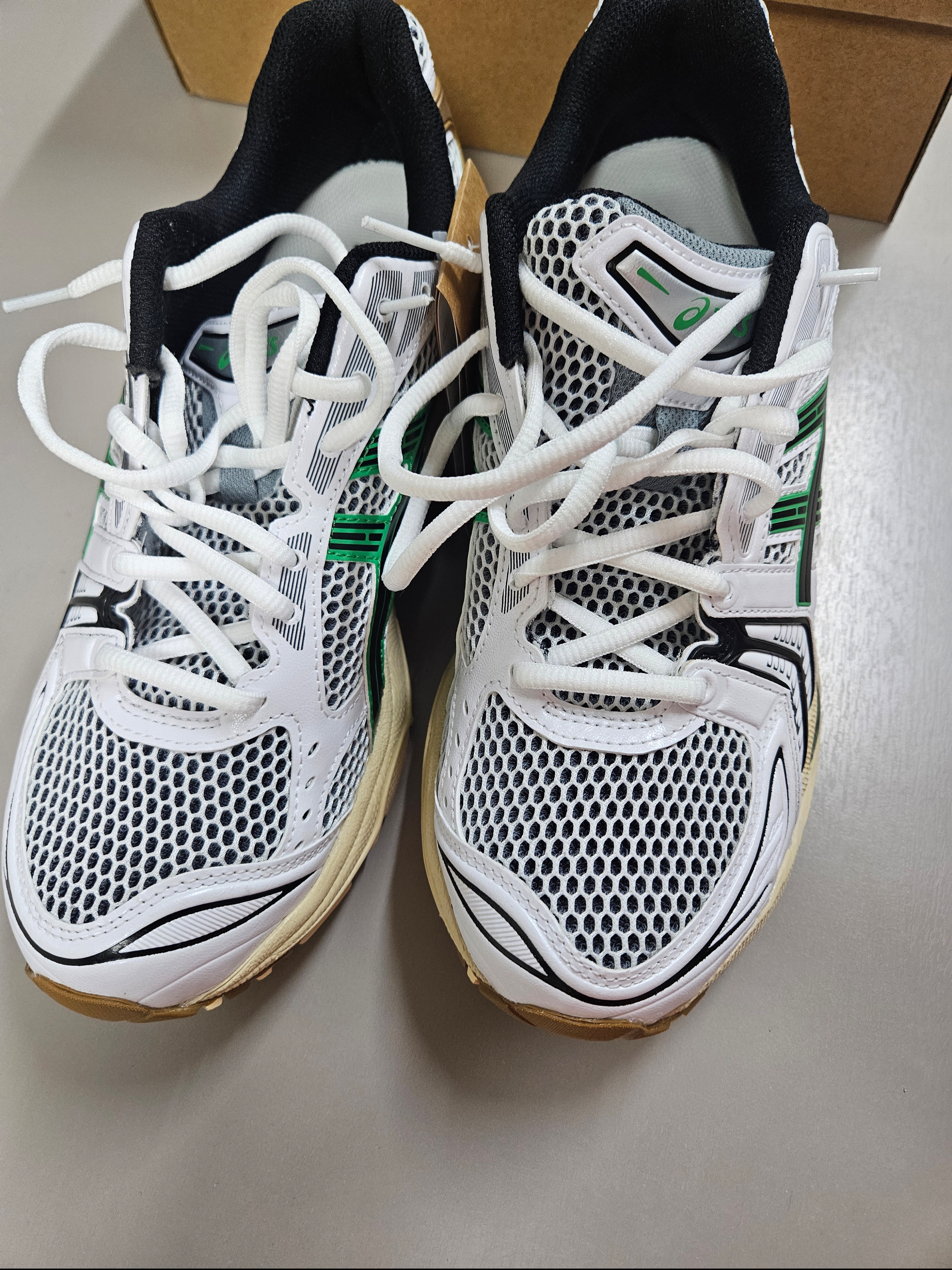 Asics Gel-Kayano 14 White Hinoki Beige 착용 스타일 - 8