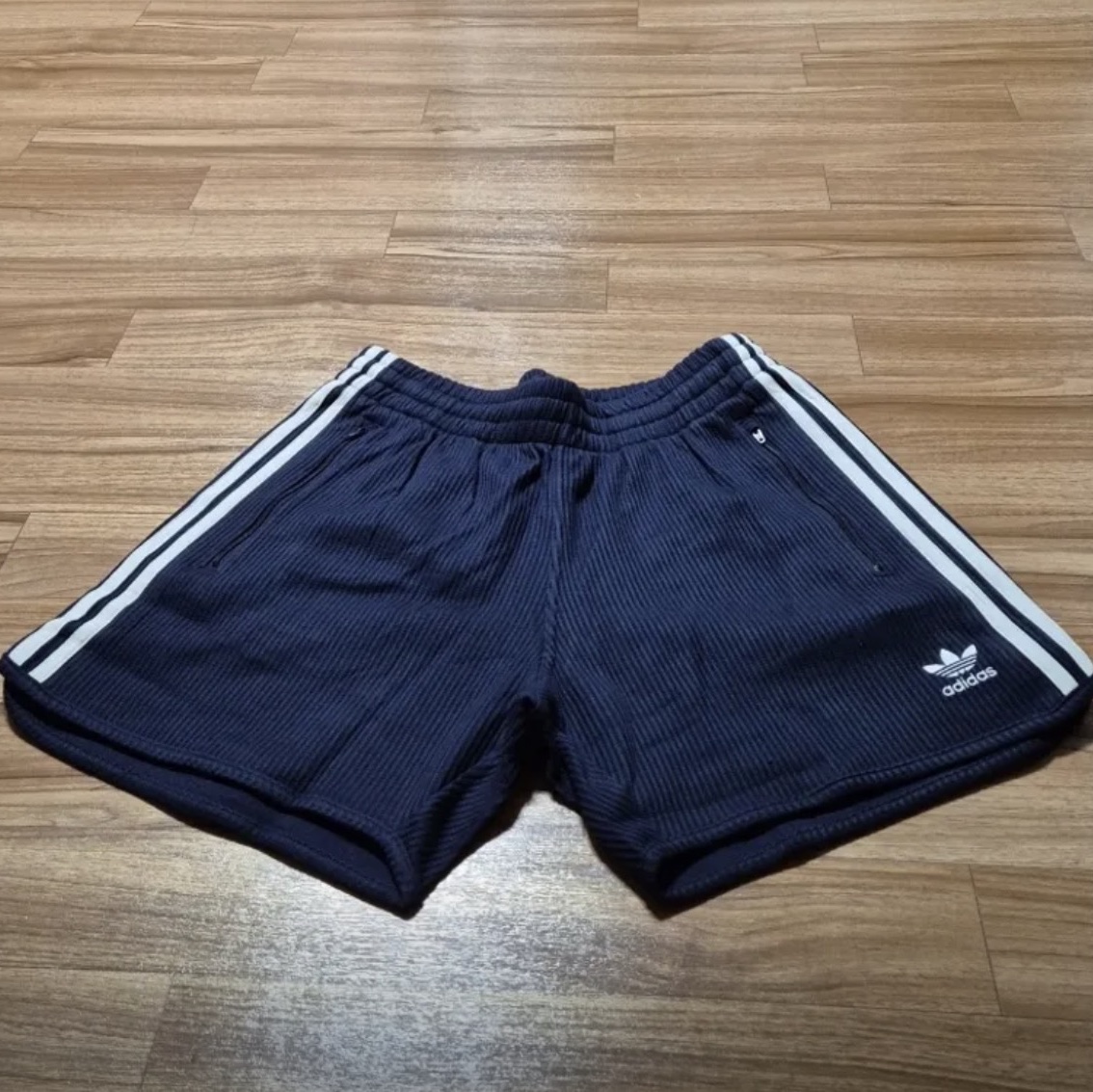 Adidas Waffle Shorts Navy - KR Sizing 착용 스타일