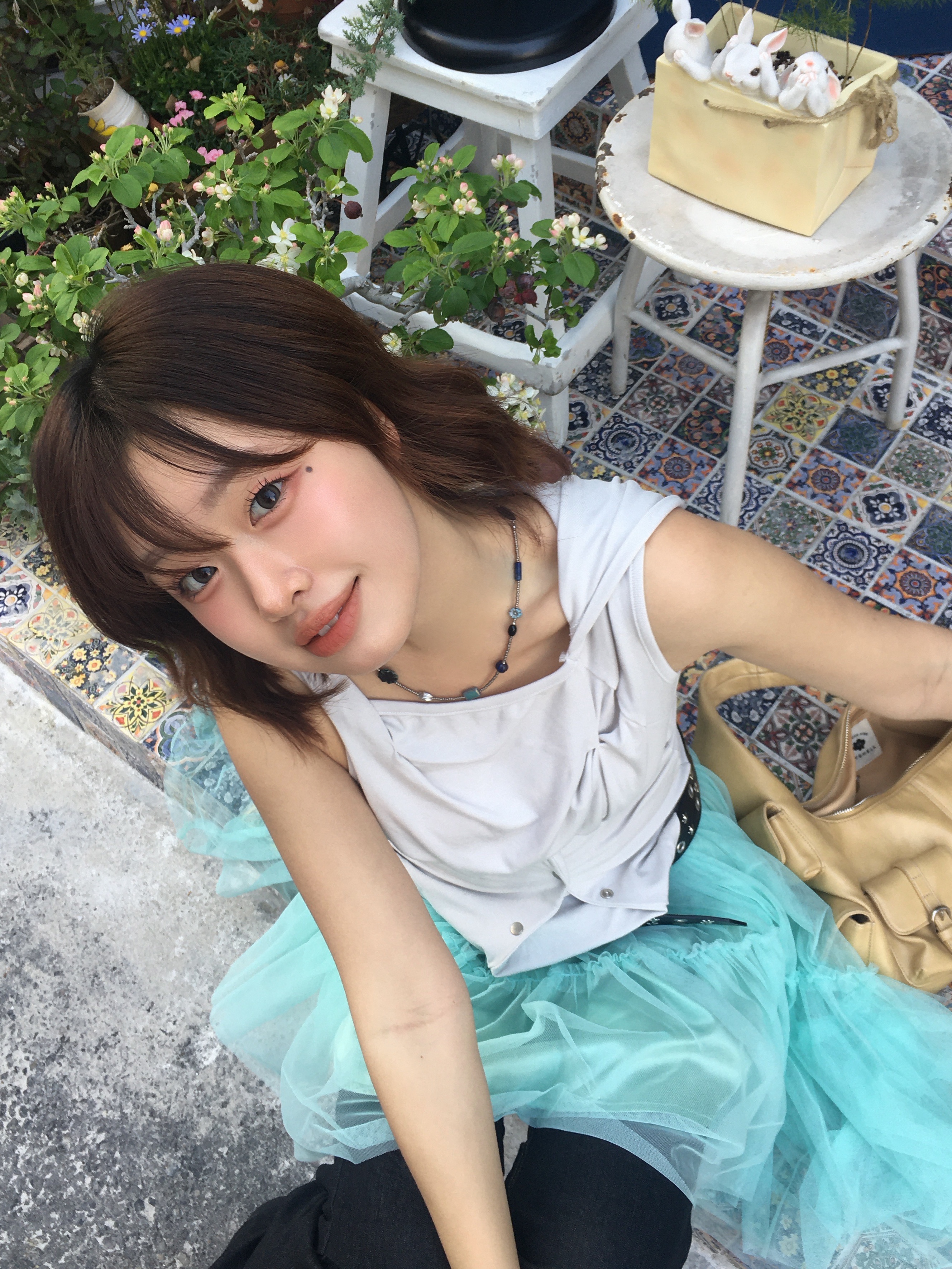 Riomeu Smoke Blue Milky Way Necklace 착용 스타일 - 3