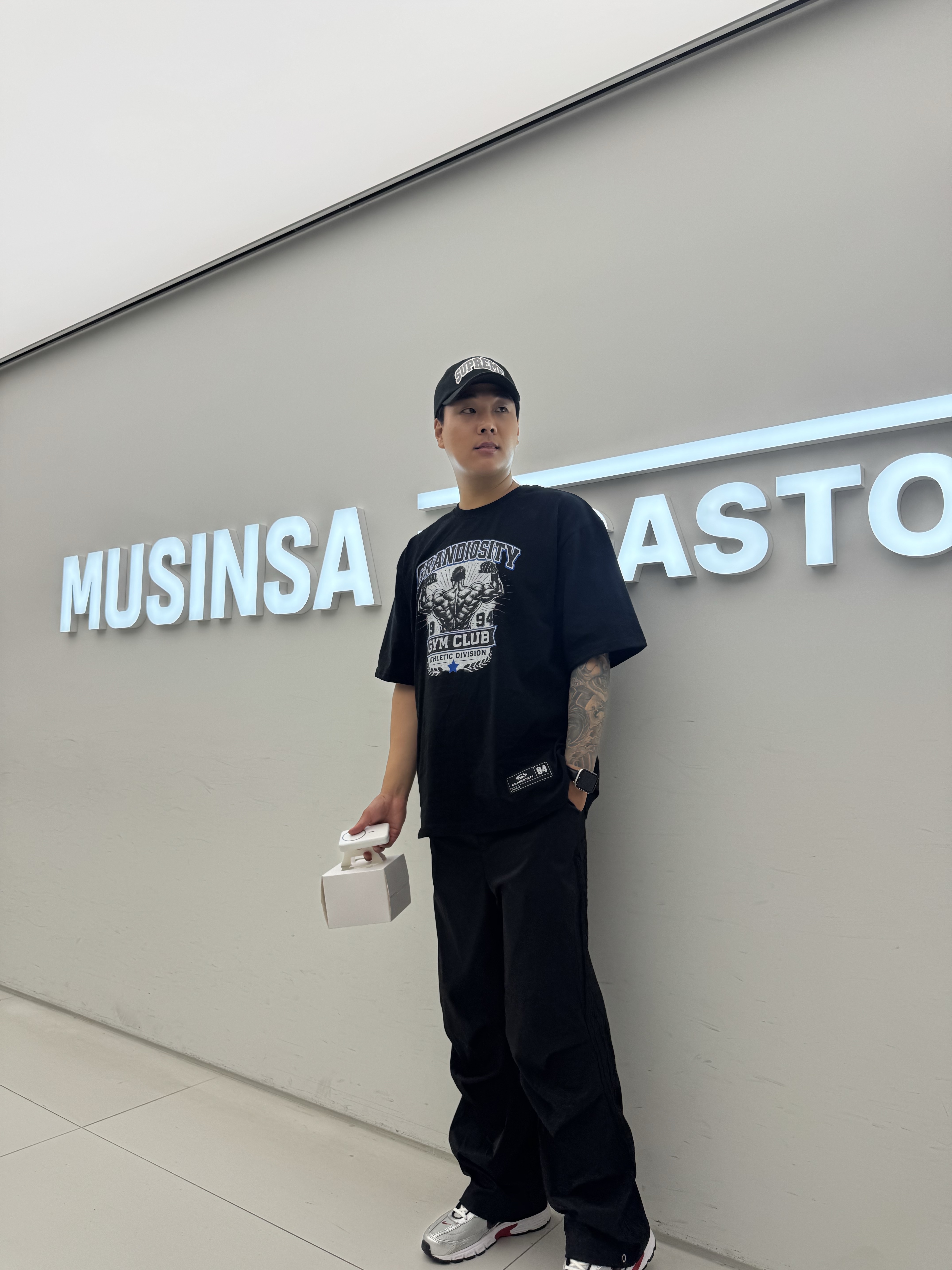 Nike Initiator Metallic Silver Black, Supreme Felt Arc 6-Panel Black - 24FW 착용 스타일 - 8