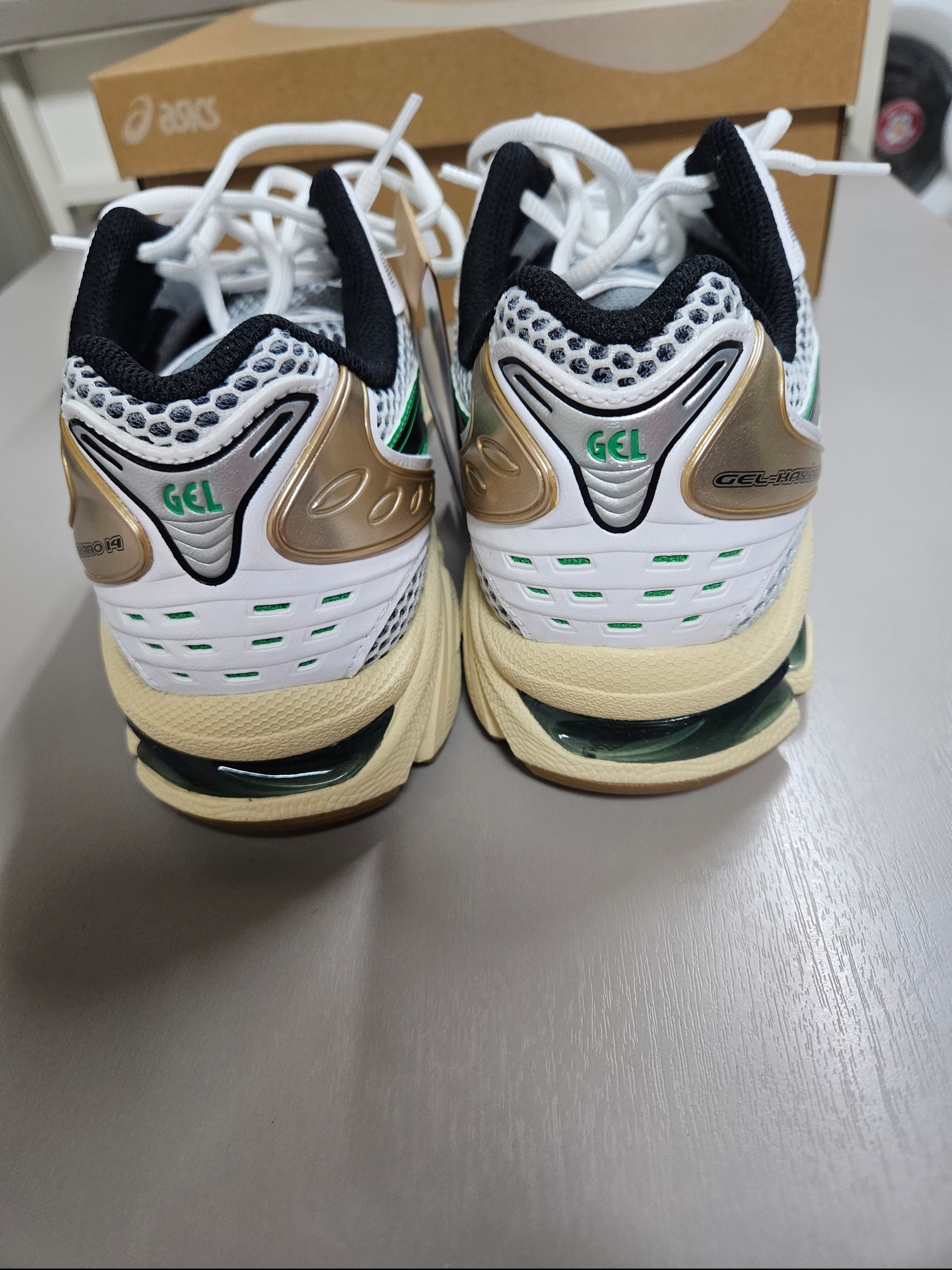Asics Gel-Kayano 14 White Hinoki Beige 착용 스타일 - 5