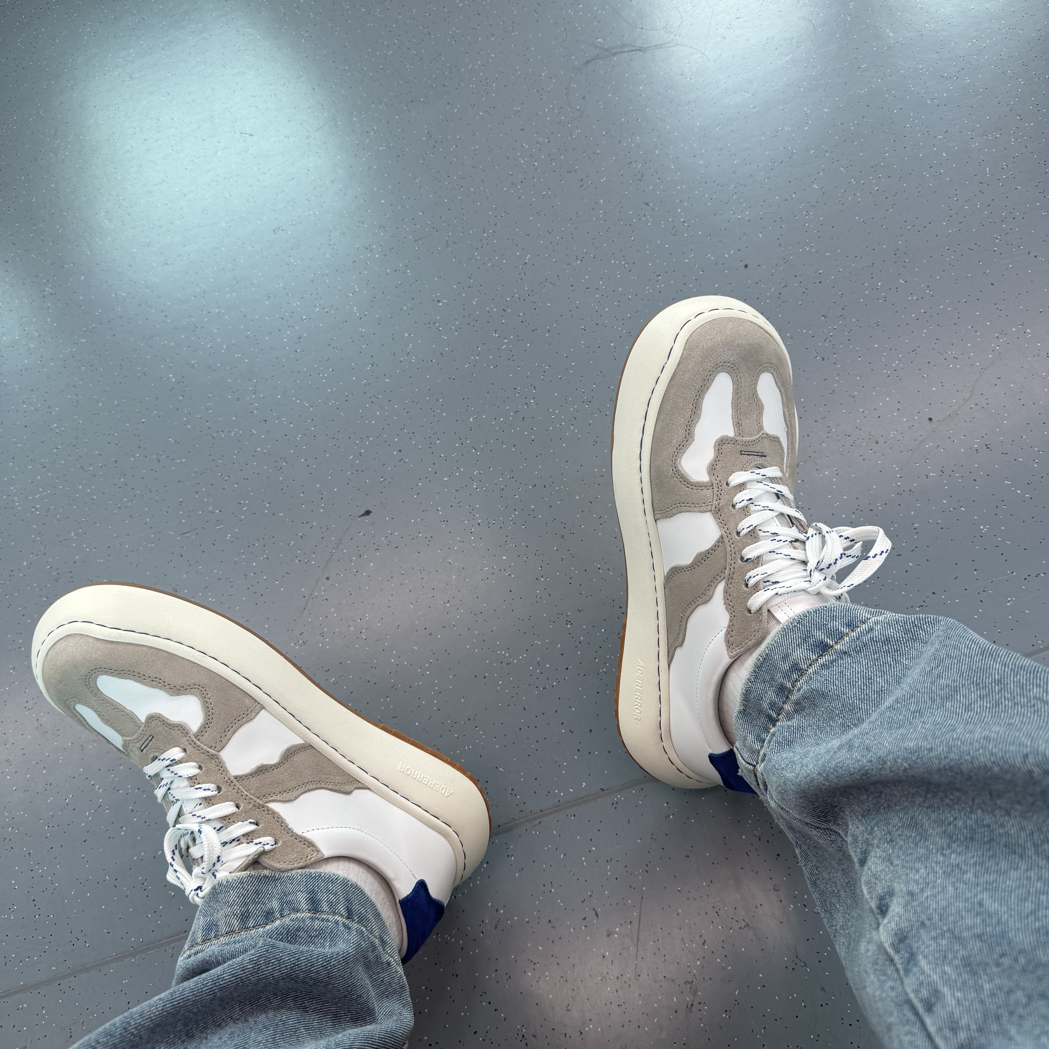 Ader Error Log; Baus Off White, Ader Error Sig; TRS/BL Tag T-Shirt 01 Off White 착용 스타일 - 2
