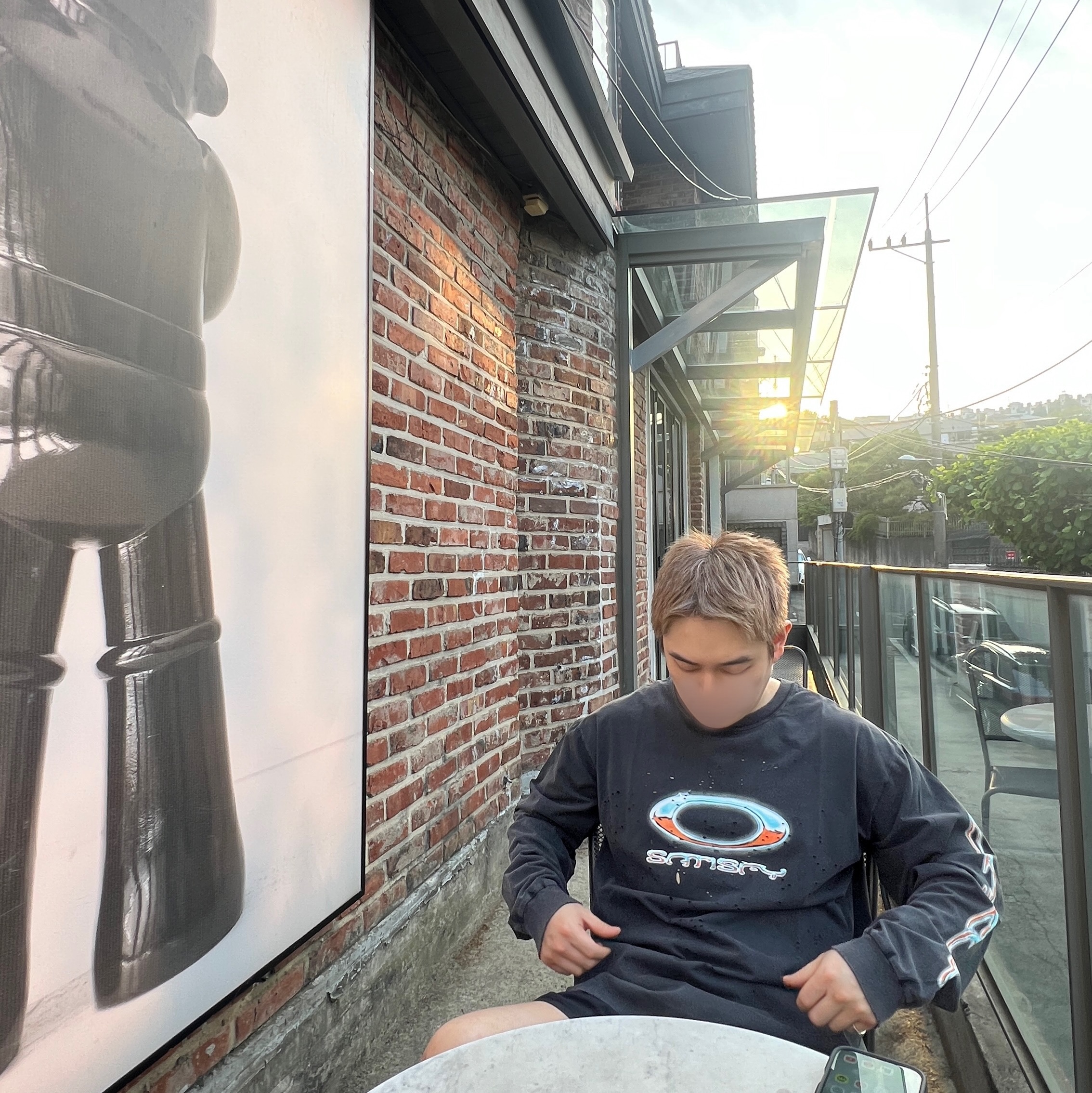 Oakley x Satisfy Mothtech Long T-Shirt Aged Black, Balenciaga Circuit Sneaker White Silver 착용 스타일 - 1