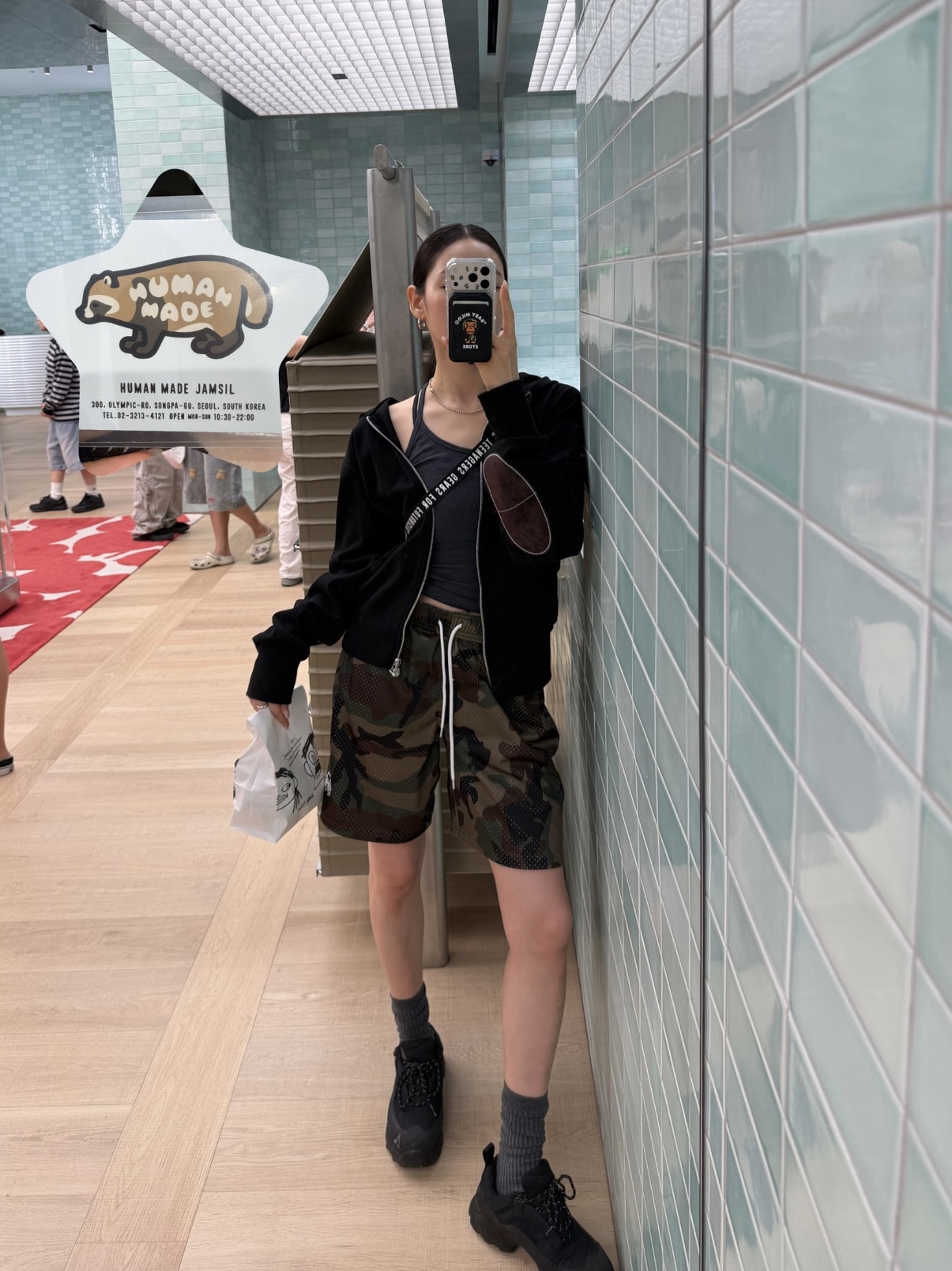 Karactor Writer Hooded Zip-Up Black, Human Made Military Pouch #2 Black 착용 스타일