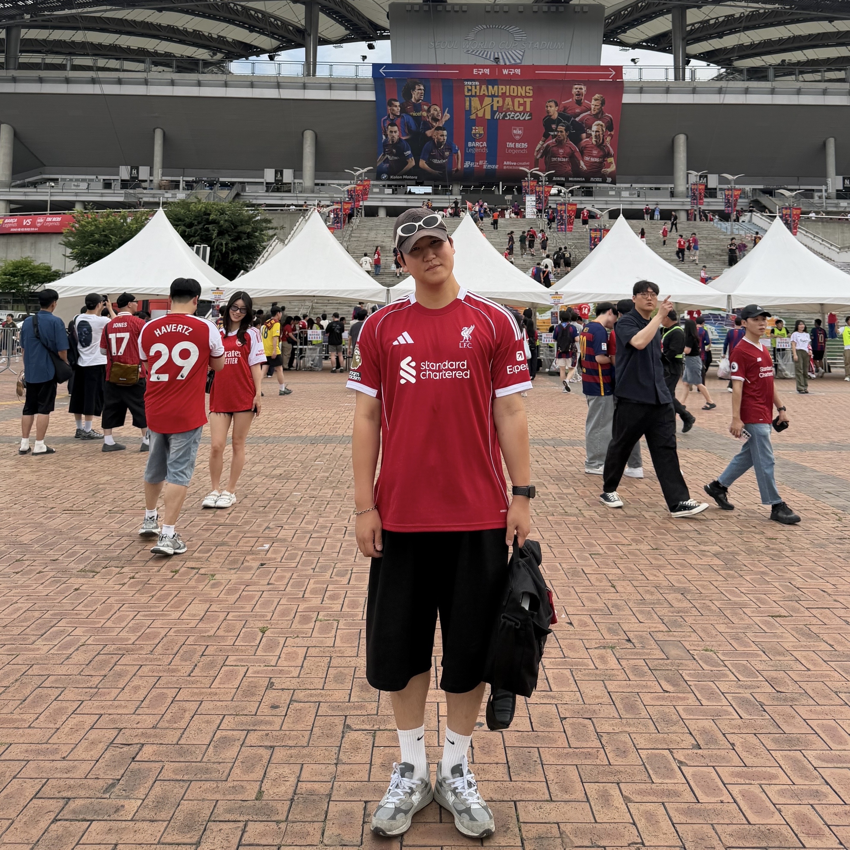 Adidas Liverpool FC 2025/26 Home Jersey Strawberry Red - KR Sizing (Non Marking Ver.), New Balance 992 Made in USA Grey - D Standard 착용 스타일 - 1