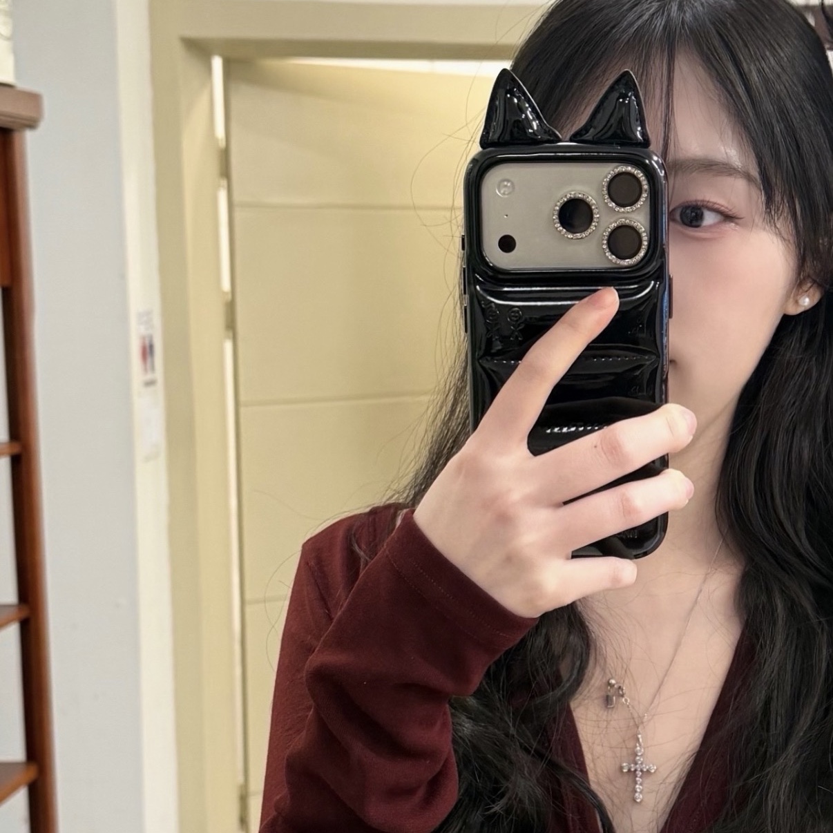 Urbansophistication x Bratz The Puffer Case Jade 착용 스타일