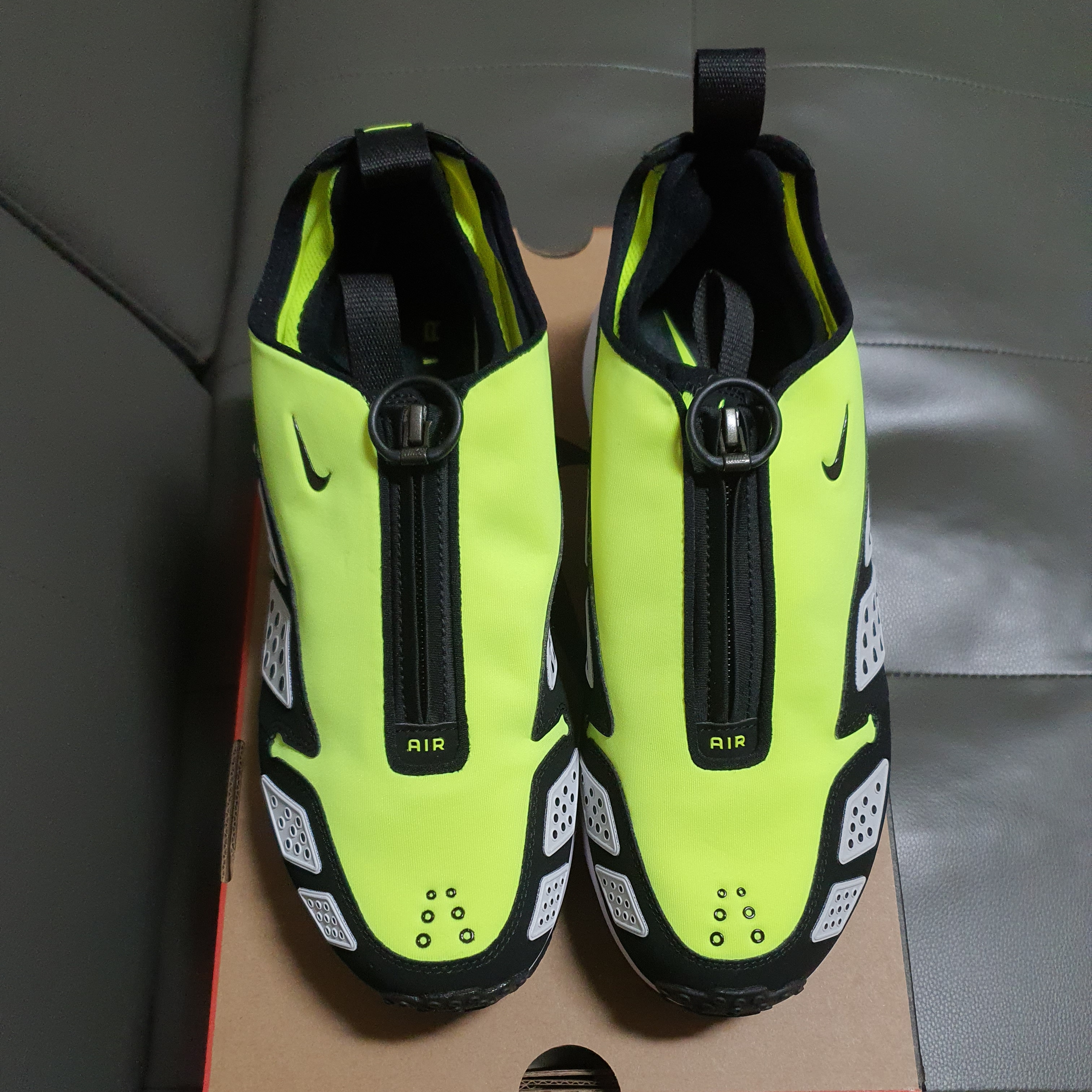 (W) Nike Air Max SNDR Volt and Black 착용 스타일