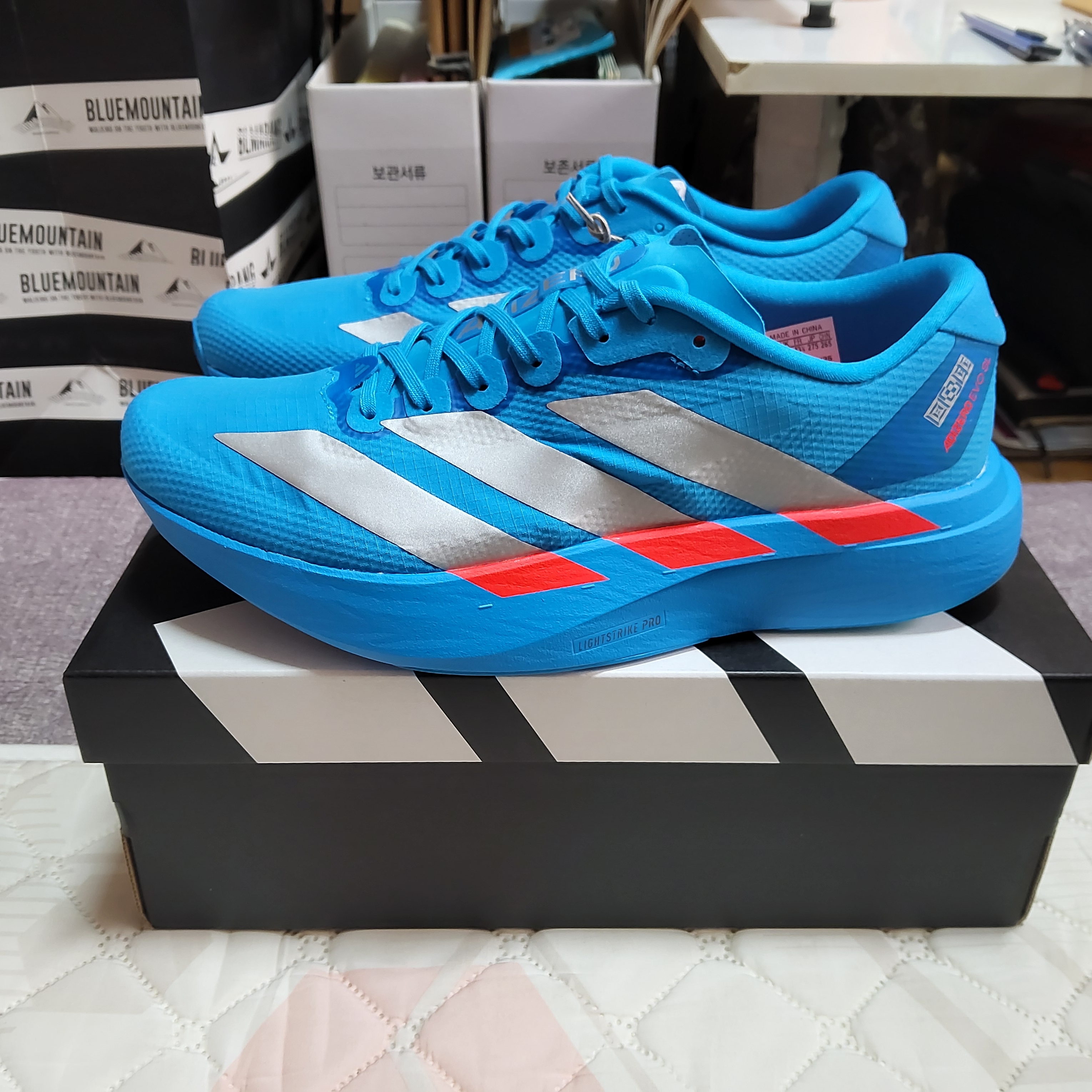 Adidas Adizero EVO SL Woven Solar Blue Silver Metallic 착용 스타일 - 1