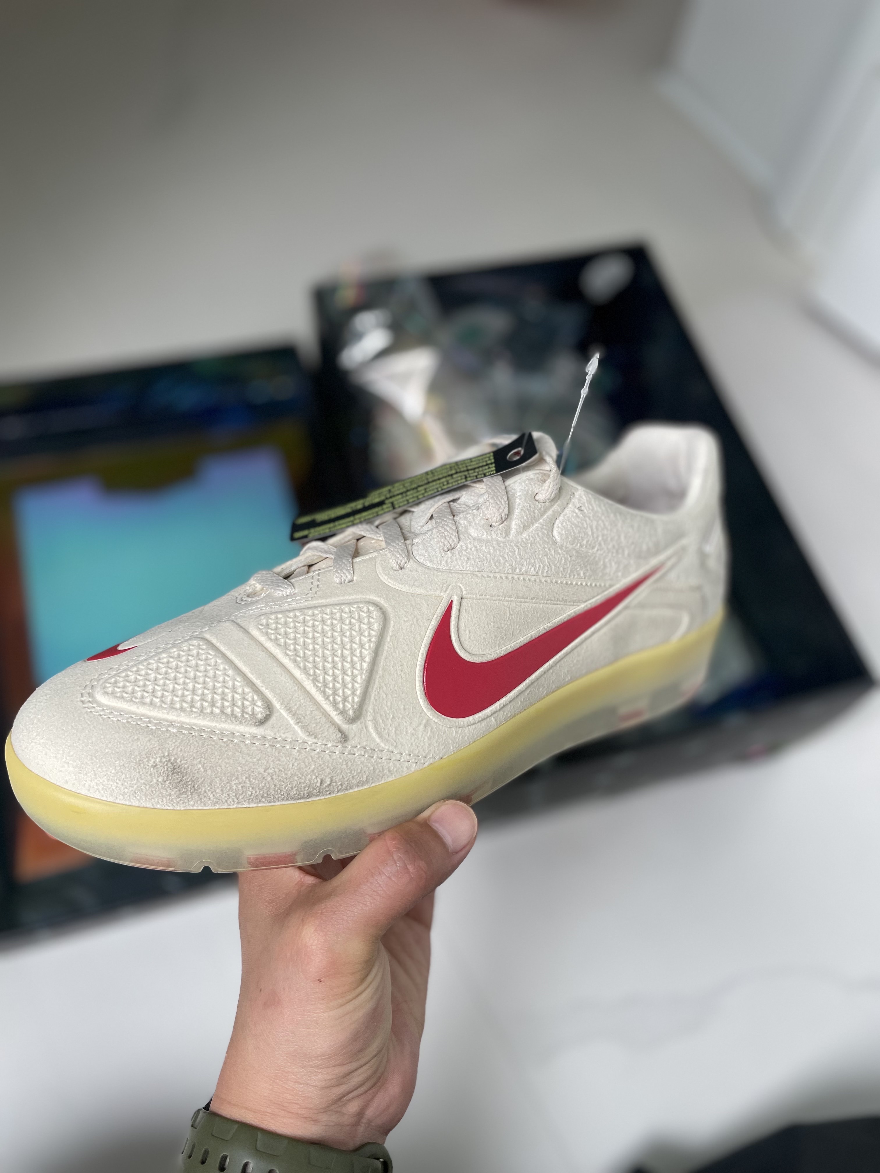 Nike x Peaceminusone Cryoshot CTR360 Natural and University Red 착용 스타일 - 5