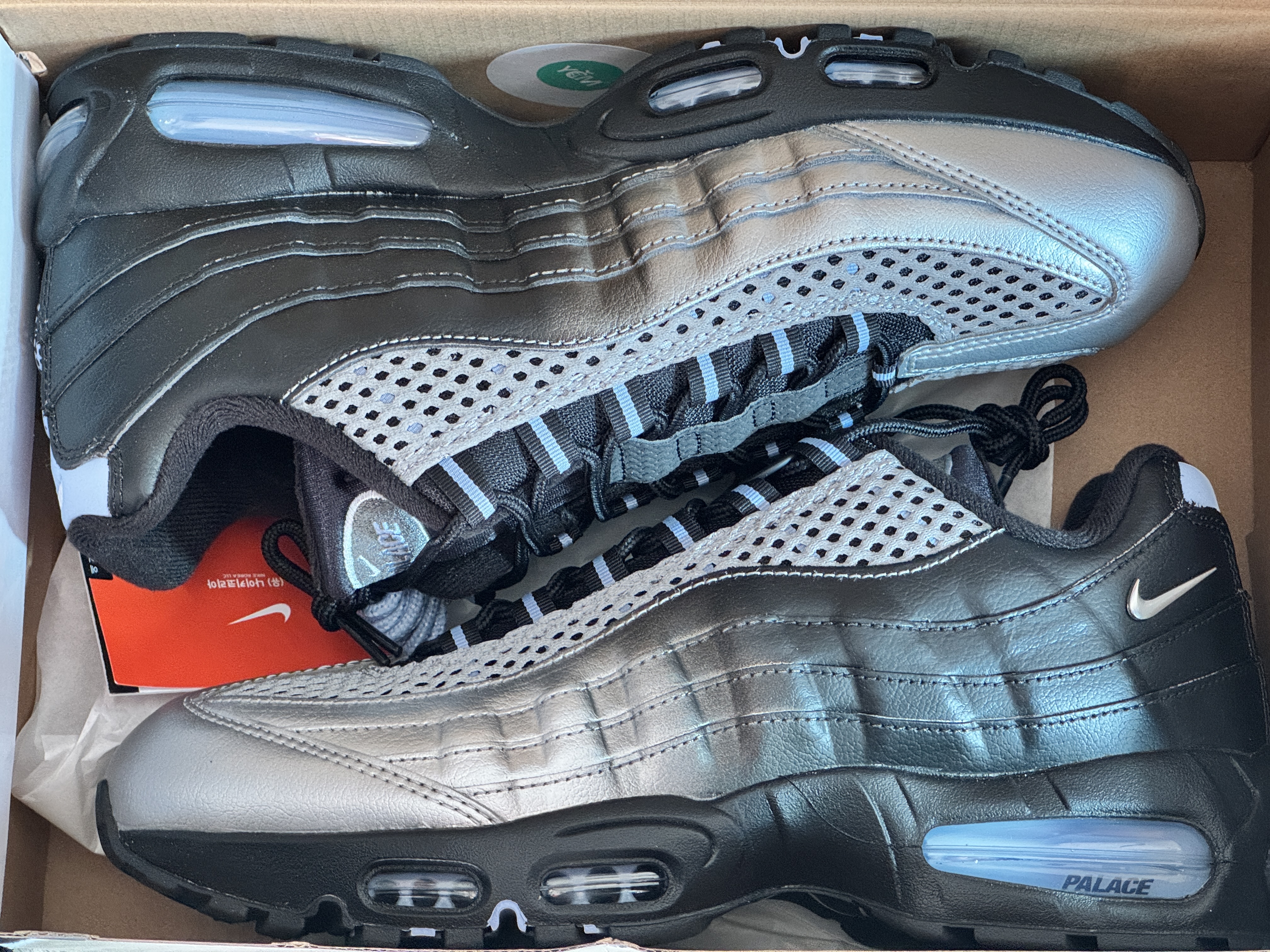 Nike x Palace Air Max 95 Metallic Silver Aluminum 착용 스타일