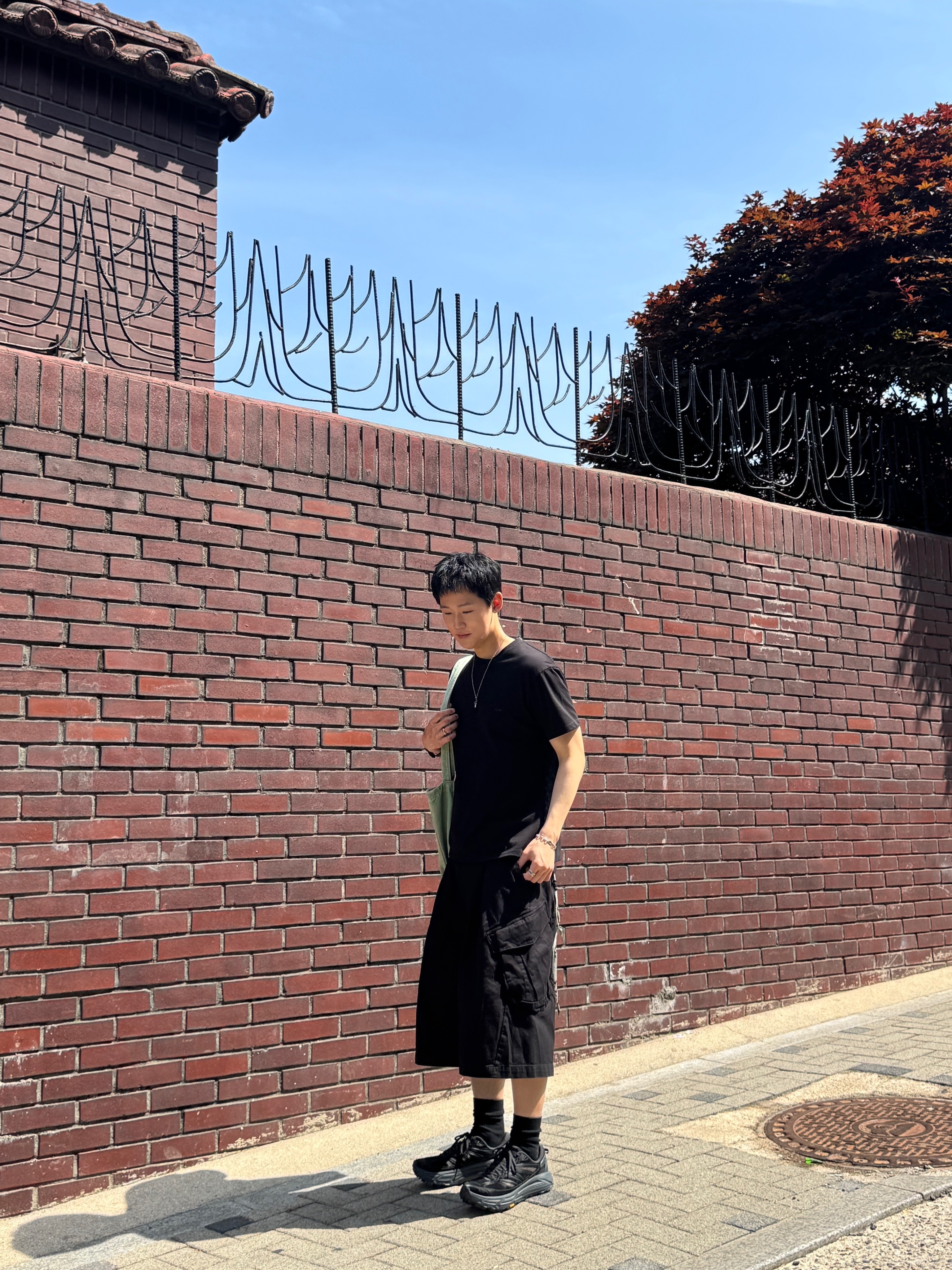 Hoka x Xlim Mafate Speed 2 TS Black Charcoal, Sansan Gear Capri Pants Black_26SS 착용 스타일 - 5