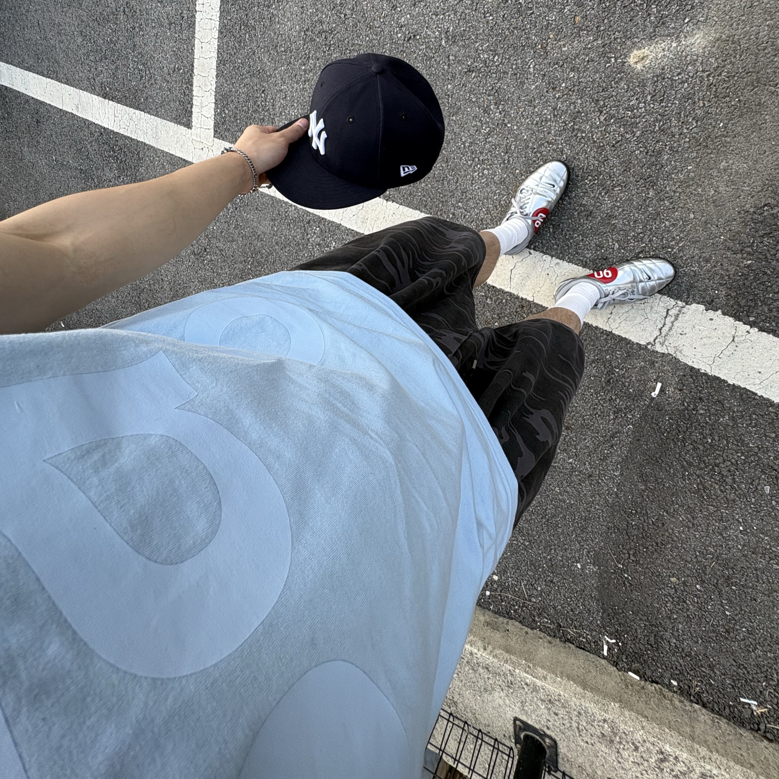 [KREAM 단독] Safarispot Basic Safari T-Shirt Sky, Nike Total 90 III SP Metallic Silver and Black 착용 스타일